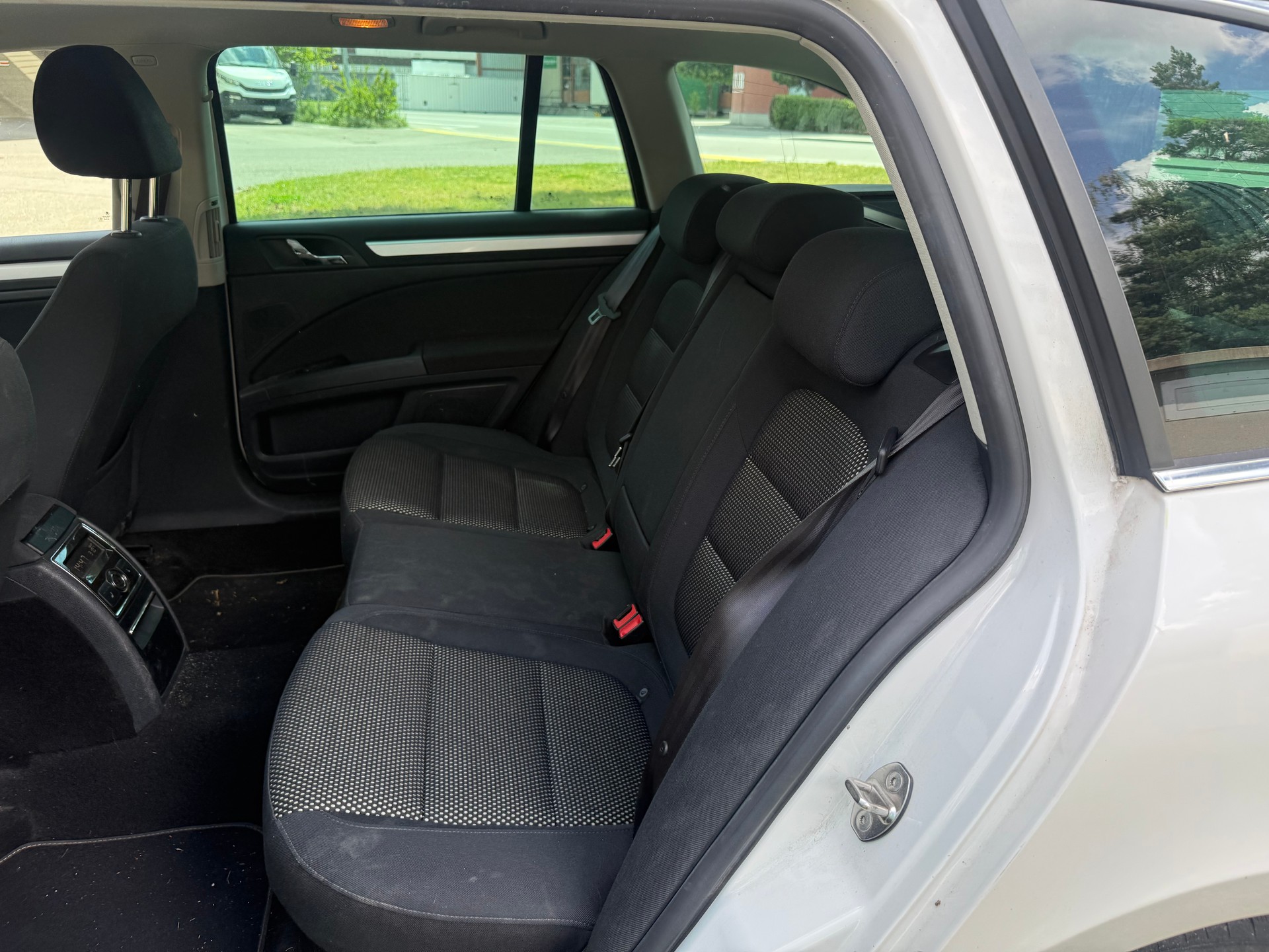 SKODA Superb Combi 2.0 TDi Ambition 4x4-image-7
