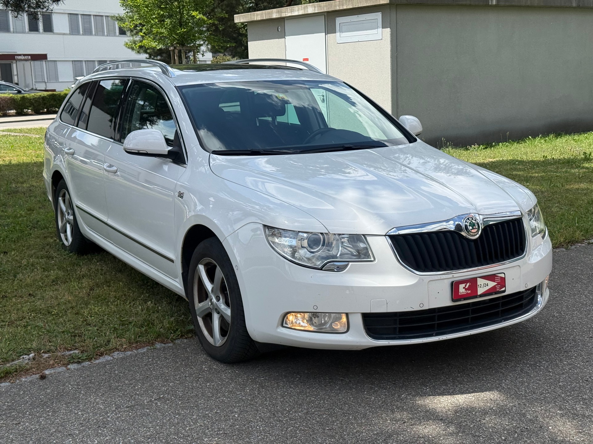 SKODA Superb Combi 2.0 TDi Ambition 4x4-image-2