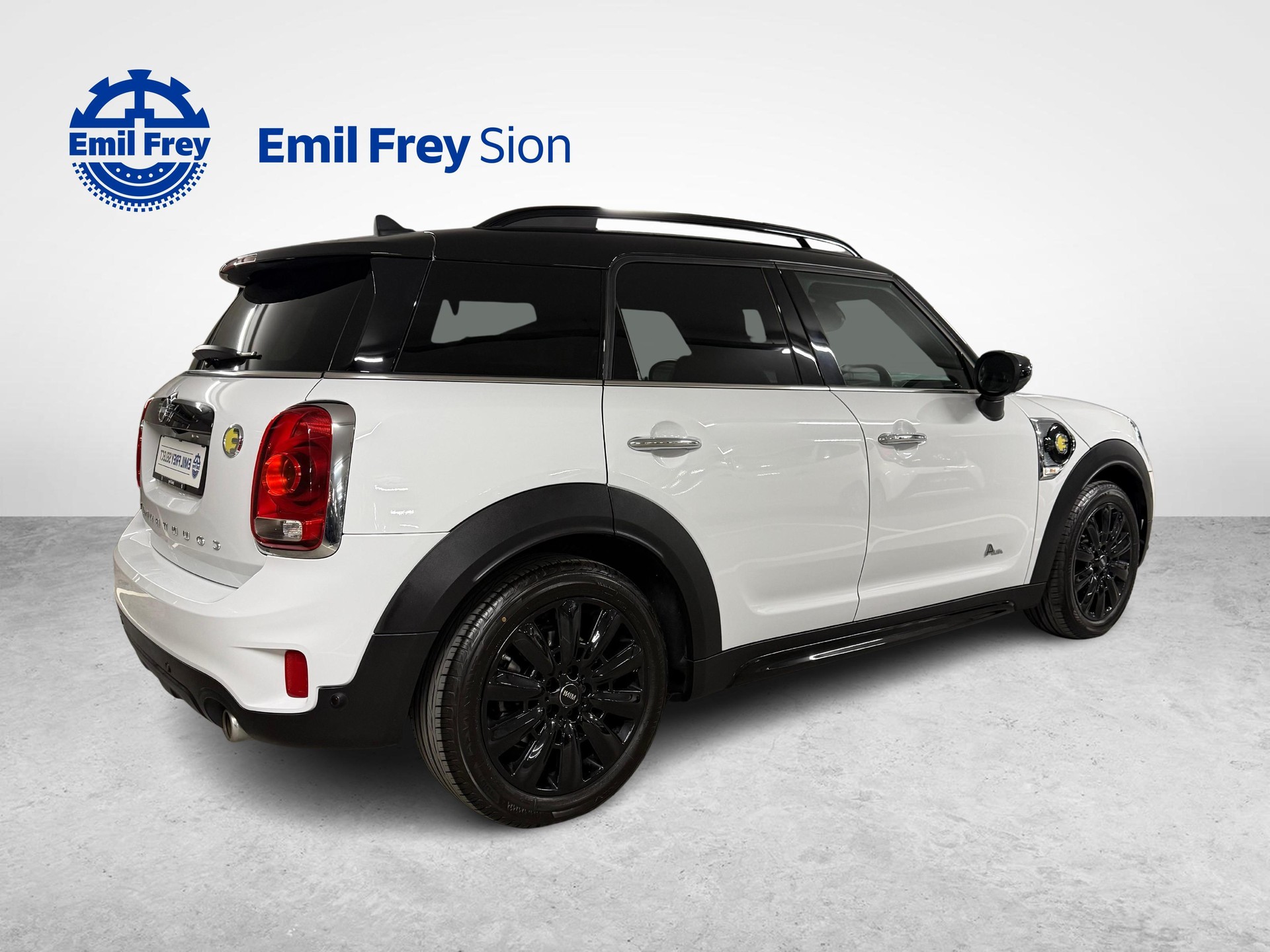 MINI Countryman F60 1.5i Cooper S E ALL4-image-2
