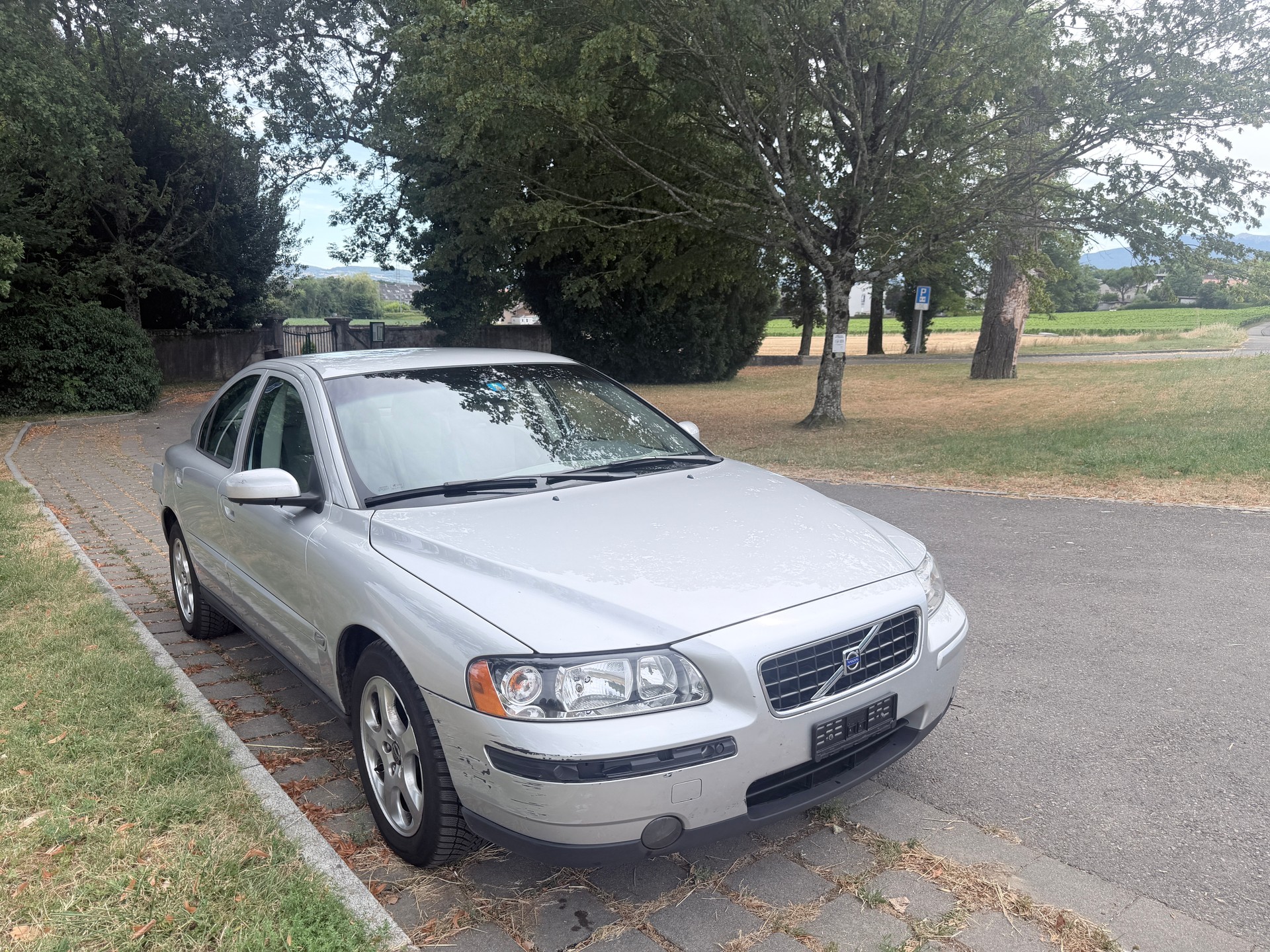 VOLVO S60 2.4 Move-image-0
