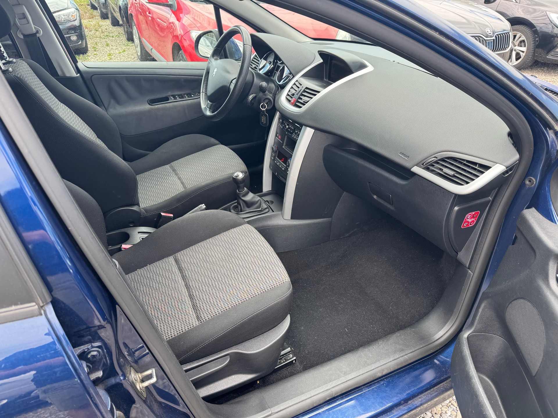 PEUGEOT 207 1.6 16V Sport-image-12