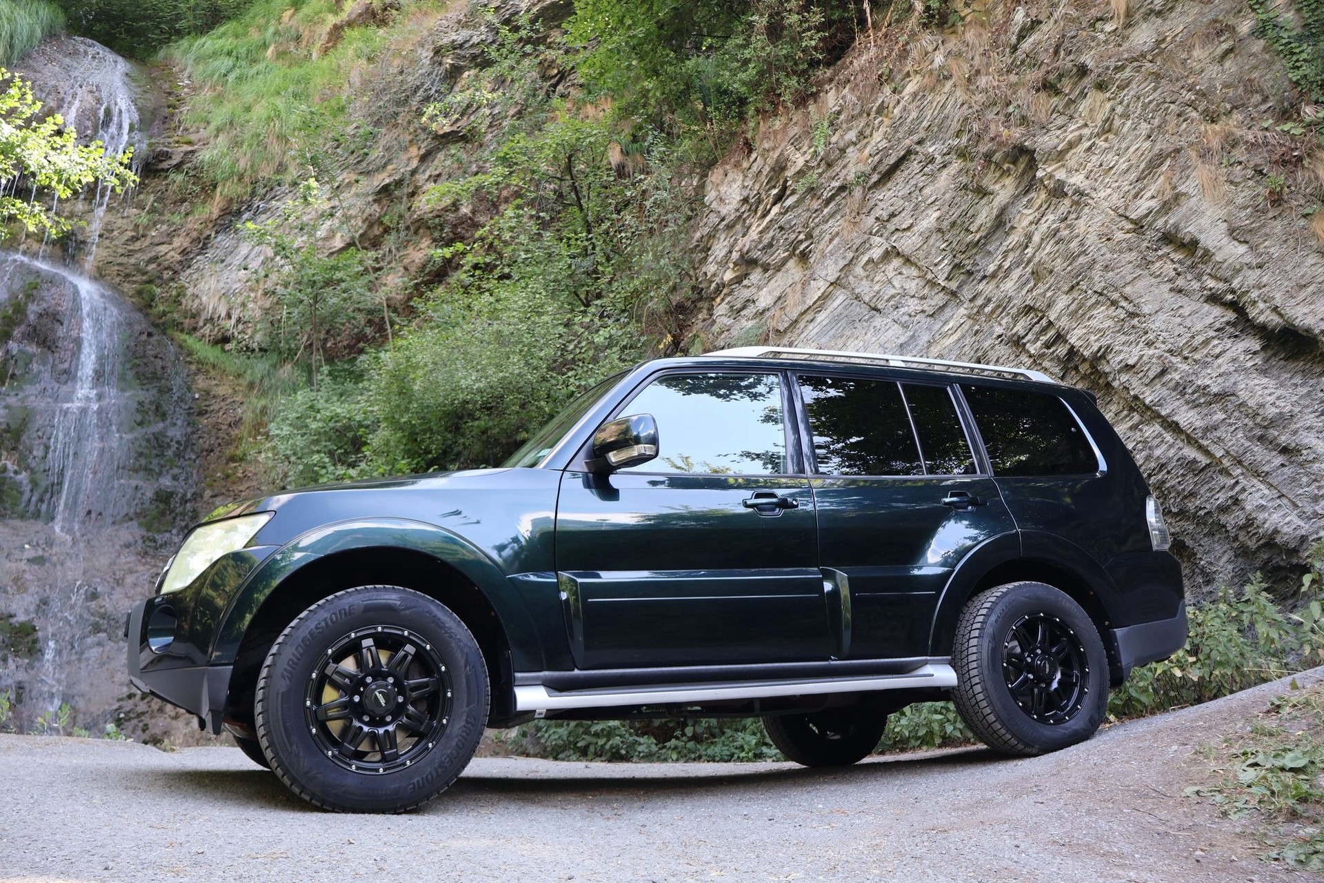 MITSUBISHI PAJERO-image-2