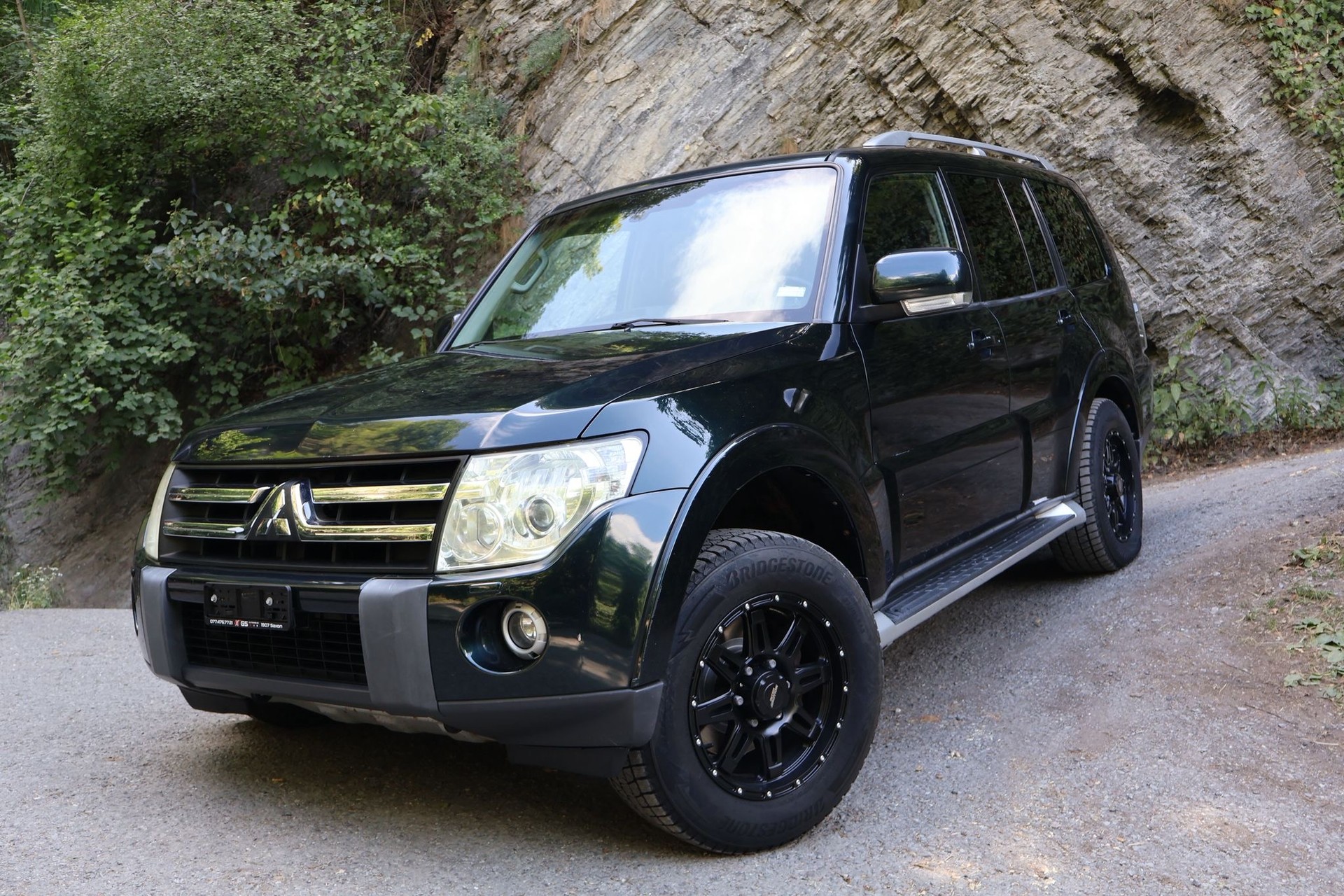 MITSUBISHI PAJERO-image-1