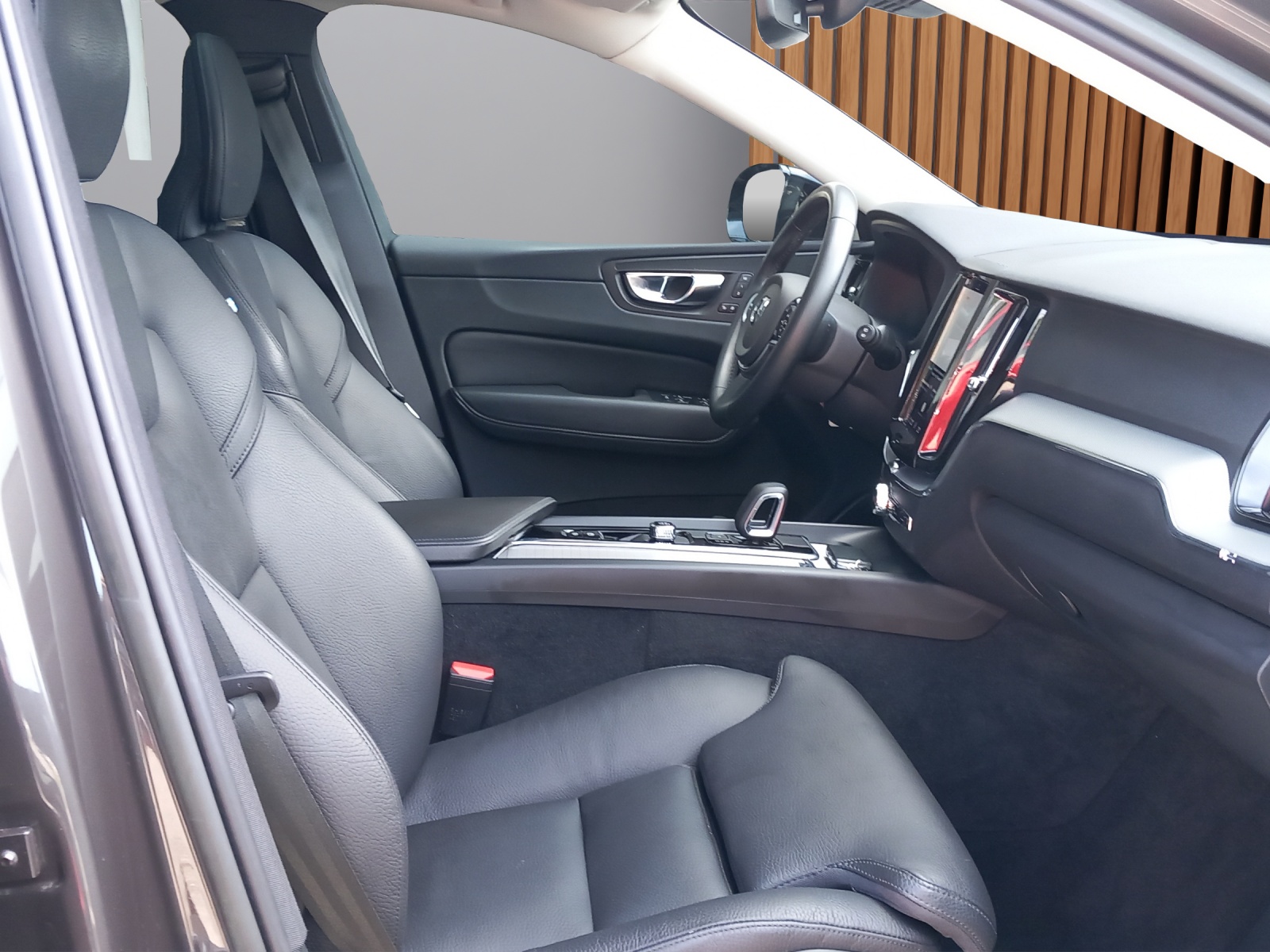 VOLVO XC60 2.0 B4 MH Plus Dark AWD-image-11