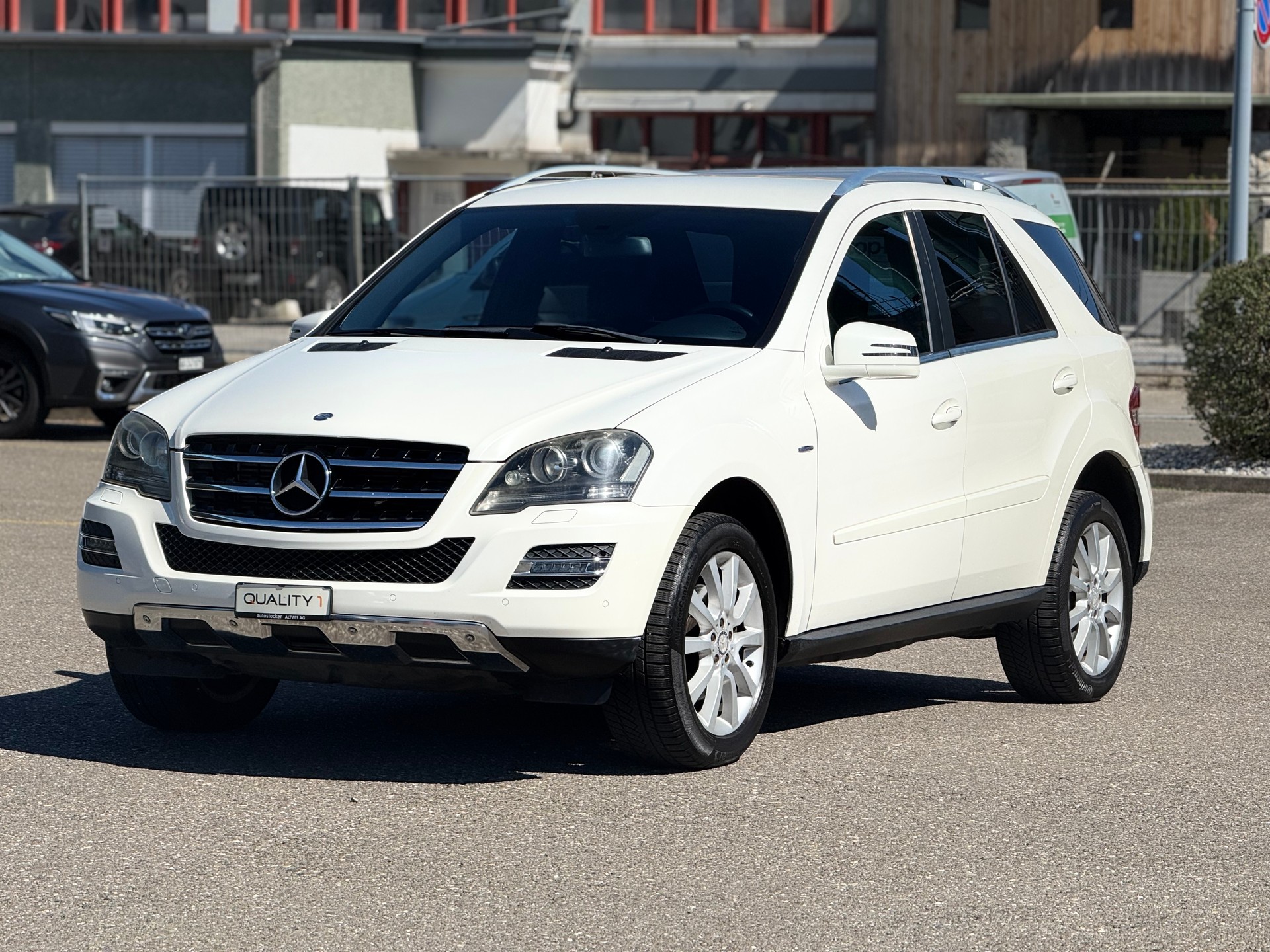 MERCEDES-BENZ ML 300 CDI Blue Efficiency 4Matic 7G-Tronic-image-12
