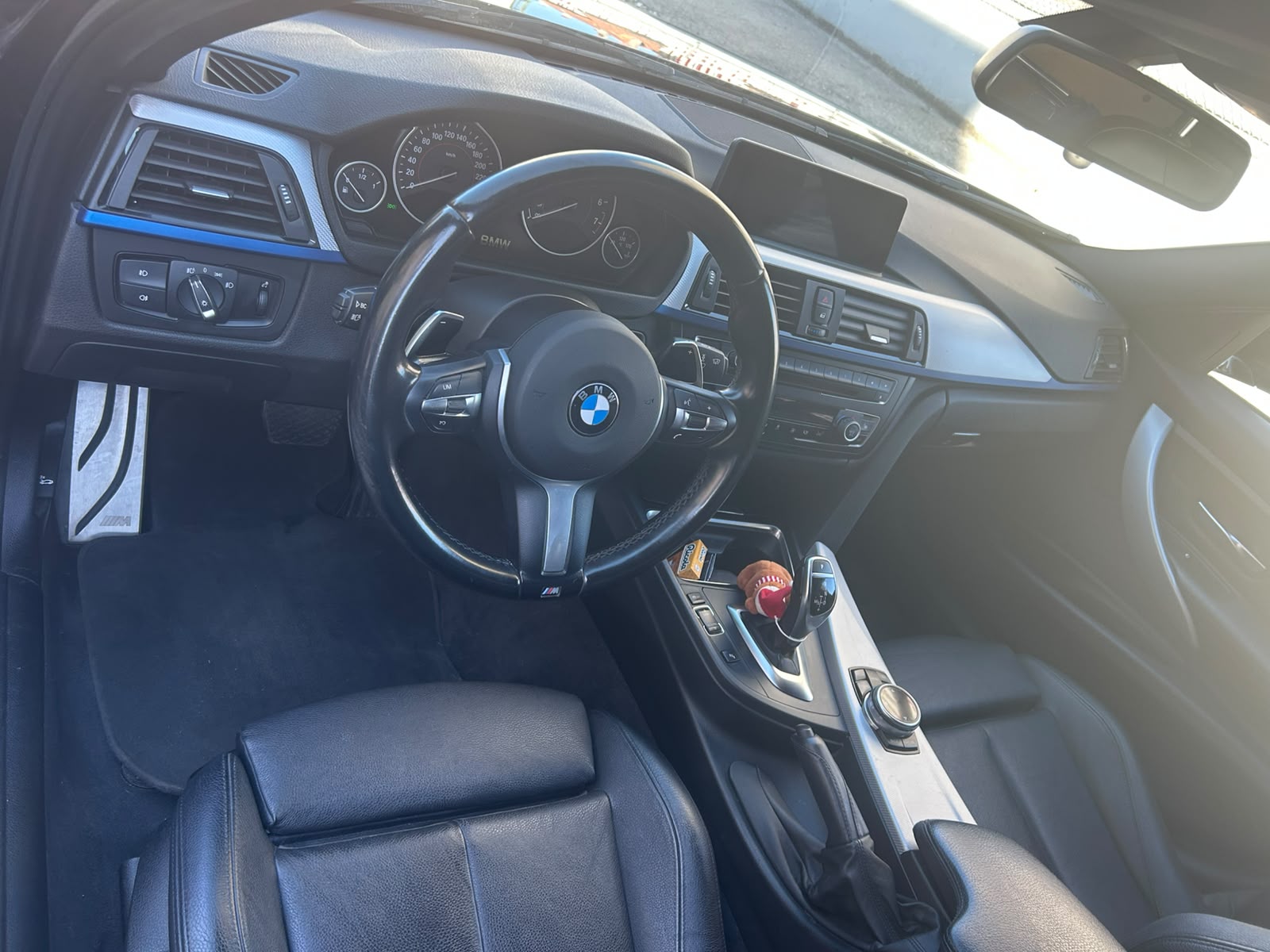 BMW 328i xDrive-image-2