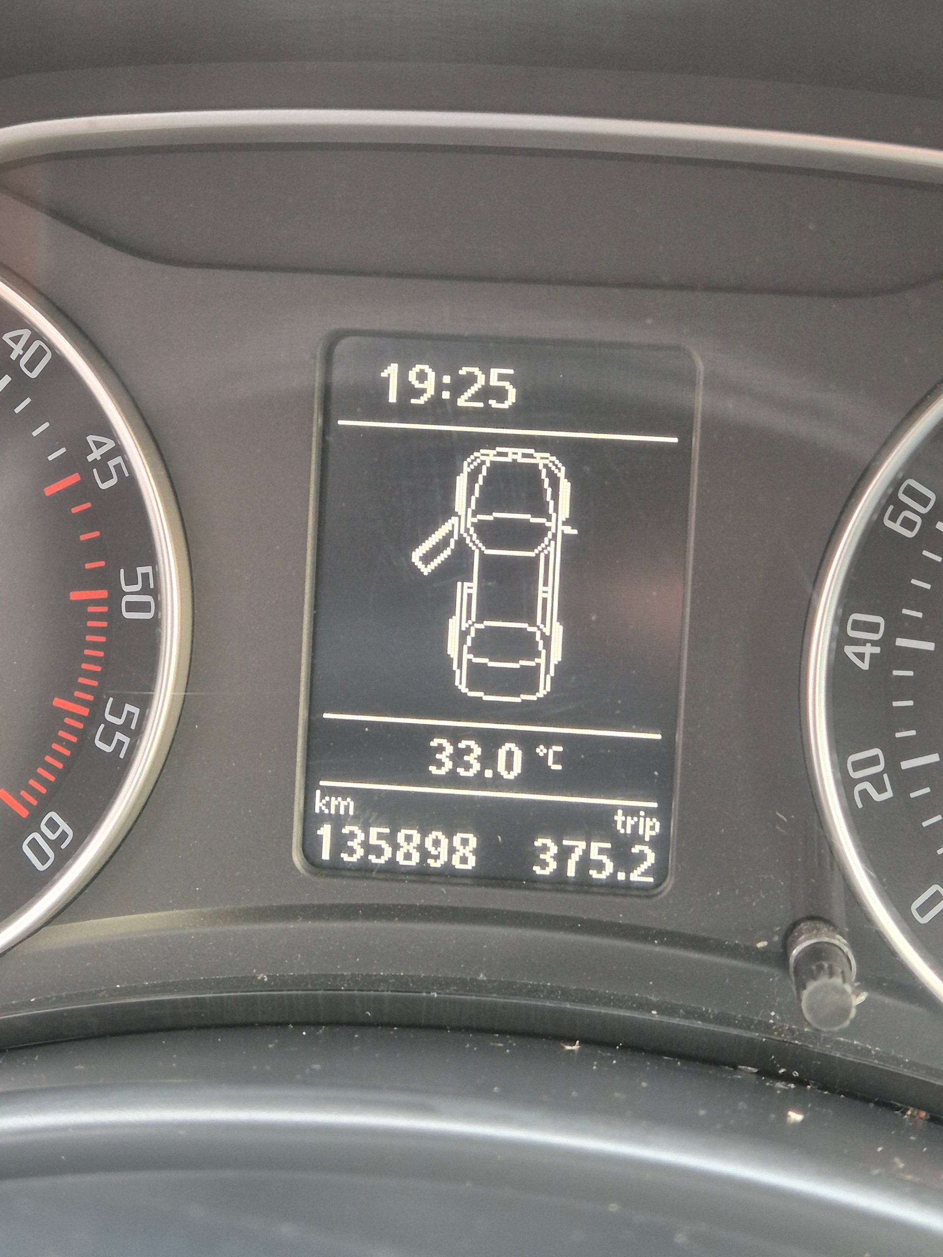 SKODA Octavia Combi 1.6 TDI Swiss Adventure 4x4-image-10