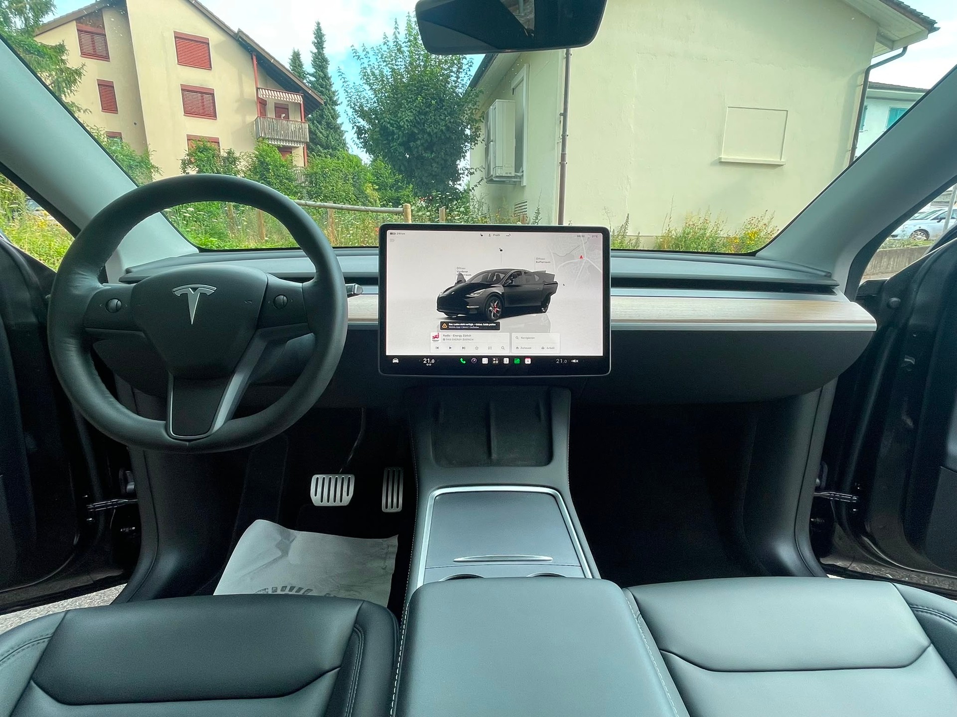 TESLA Model Y Performance SOH 94% 514 km (WLTP) 534PS VOSSEN WHEELS AHK 1600kg Made in Berlin Werksgarantie ALL BLACK-image-11