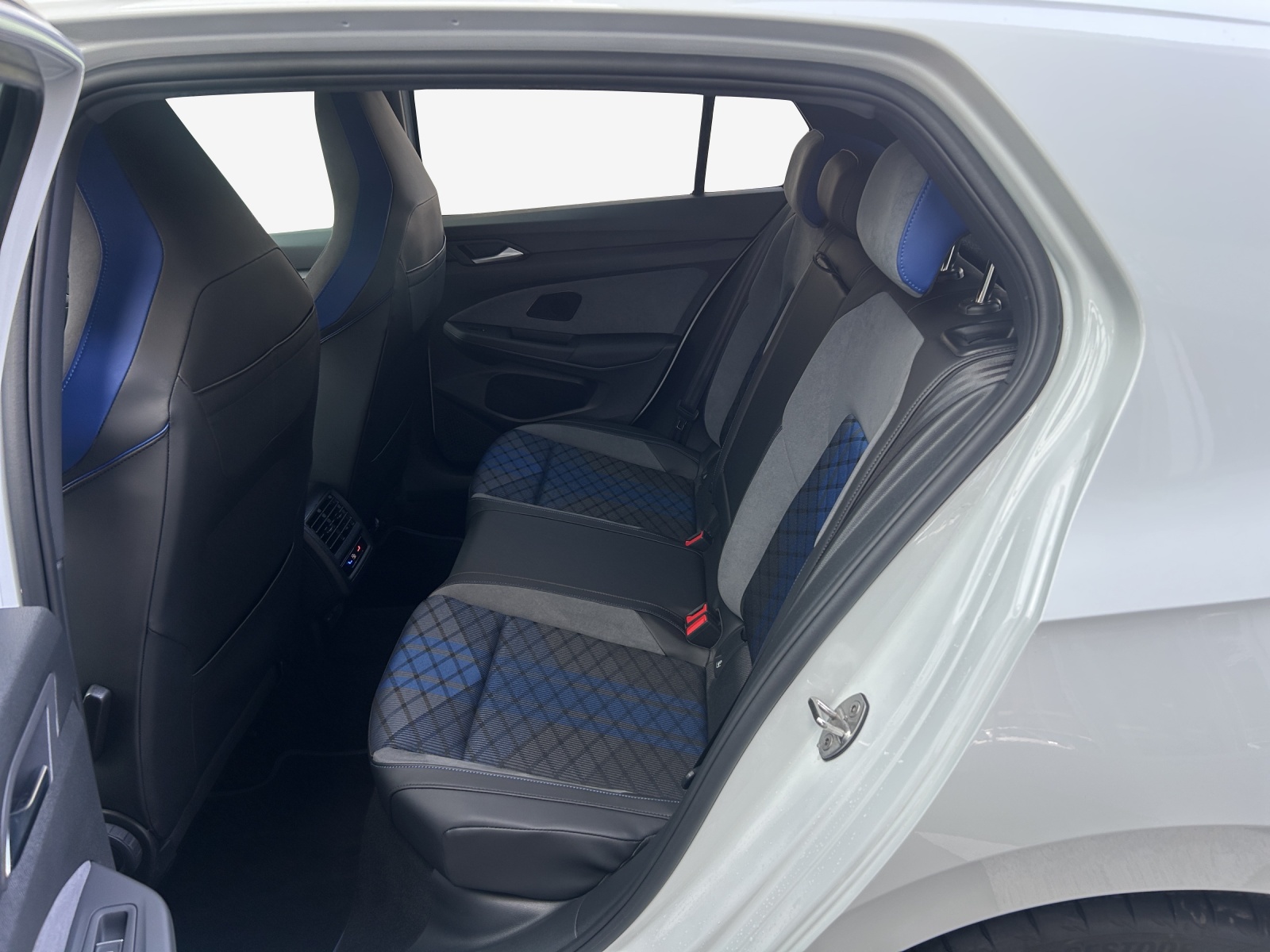 VW Golf 2.0 TSI R DSG 4 Motion-image-11