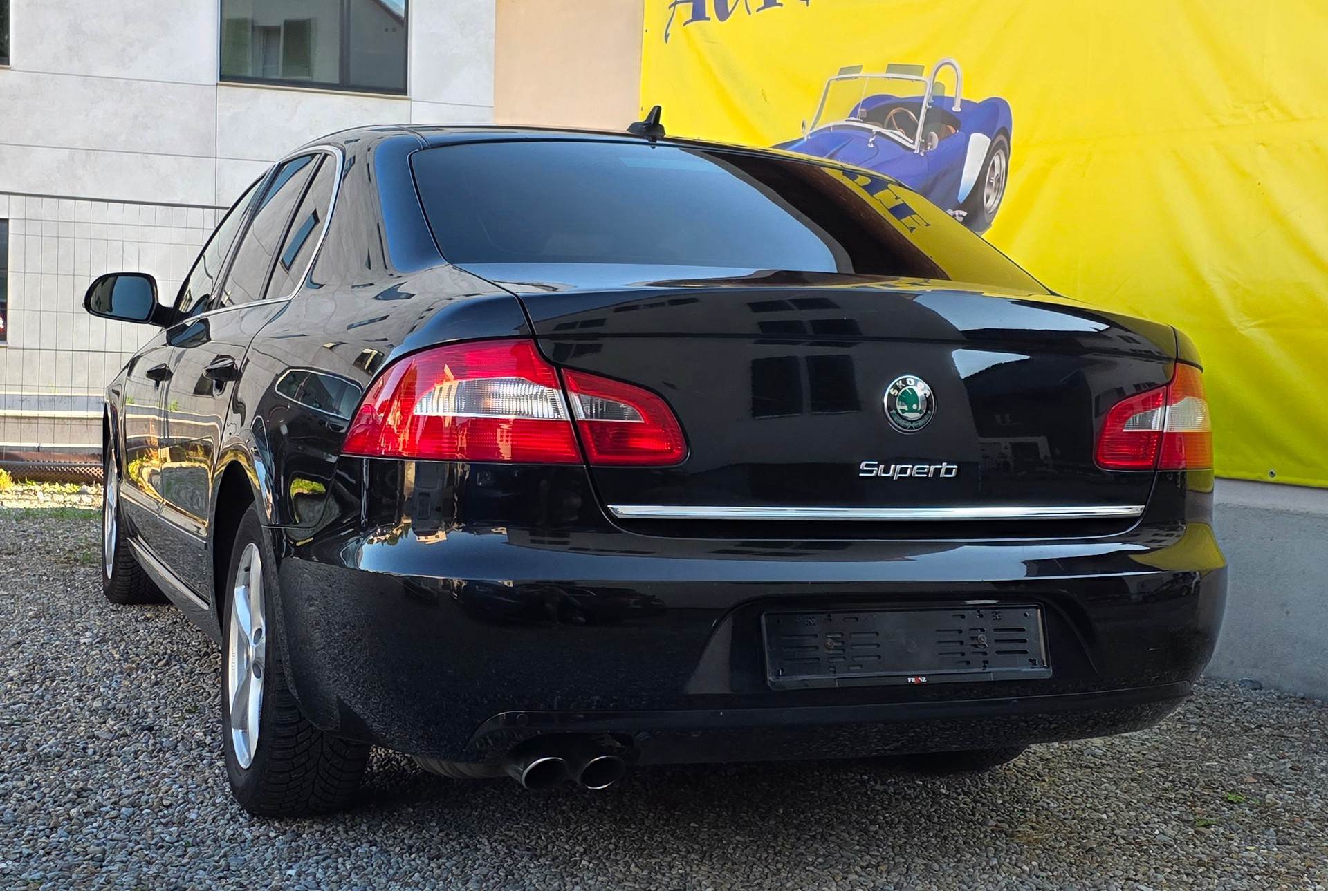 SKODA Superb 2.0 TDi Ambition DSG-image-4