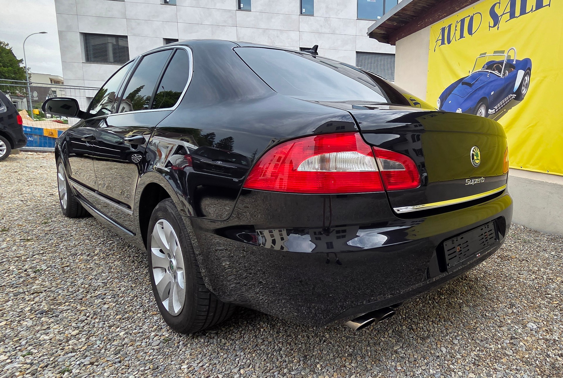 SKODA Superb 2.0 TDi Ambition DSG-image-5