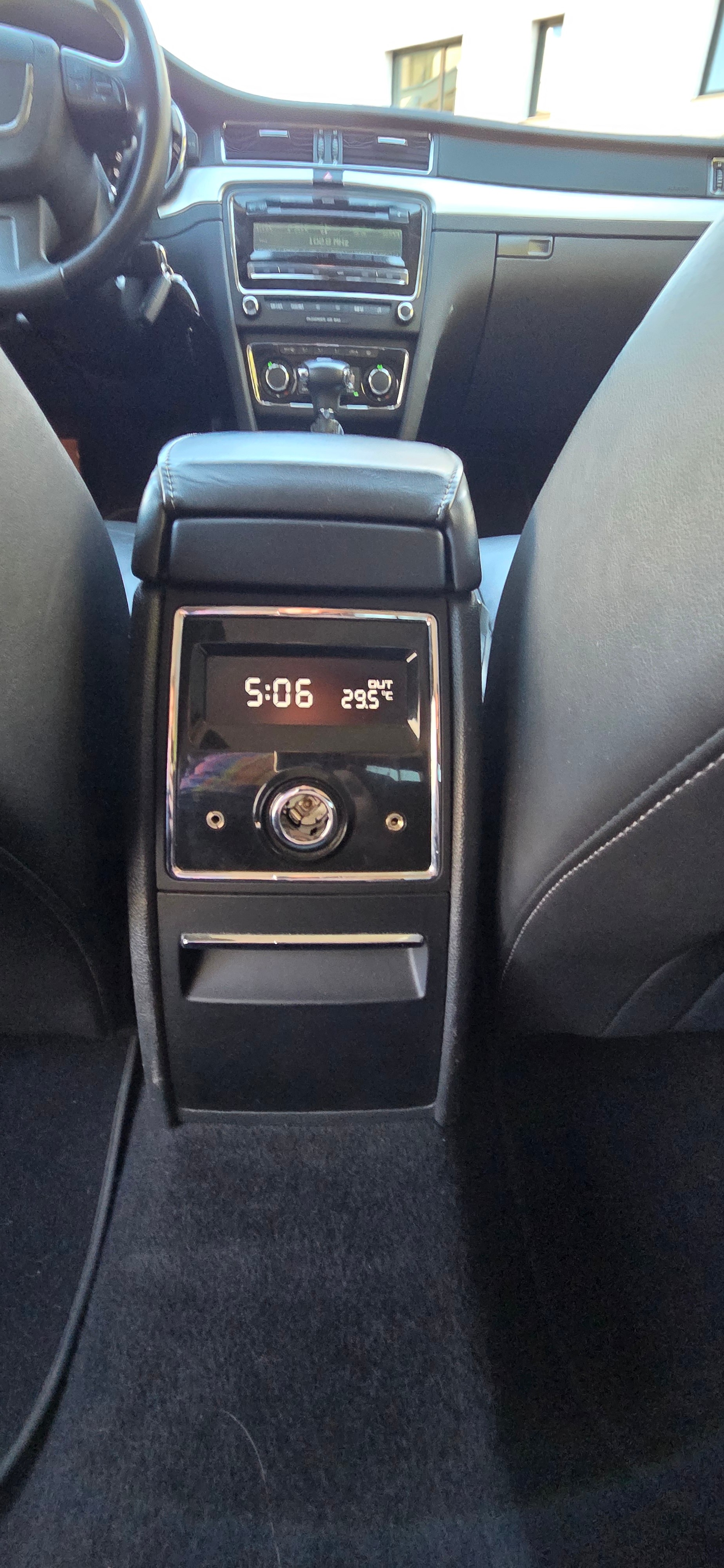 SKODA Superb 2.0 TDi Ambition DSG-image-12