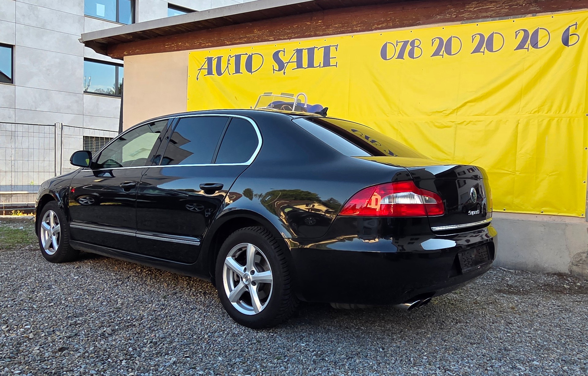SKODA Superb 2.0 TDi Ambition DSG-image-14