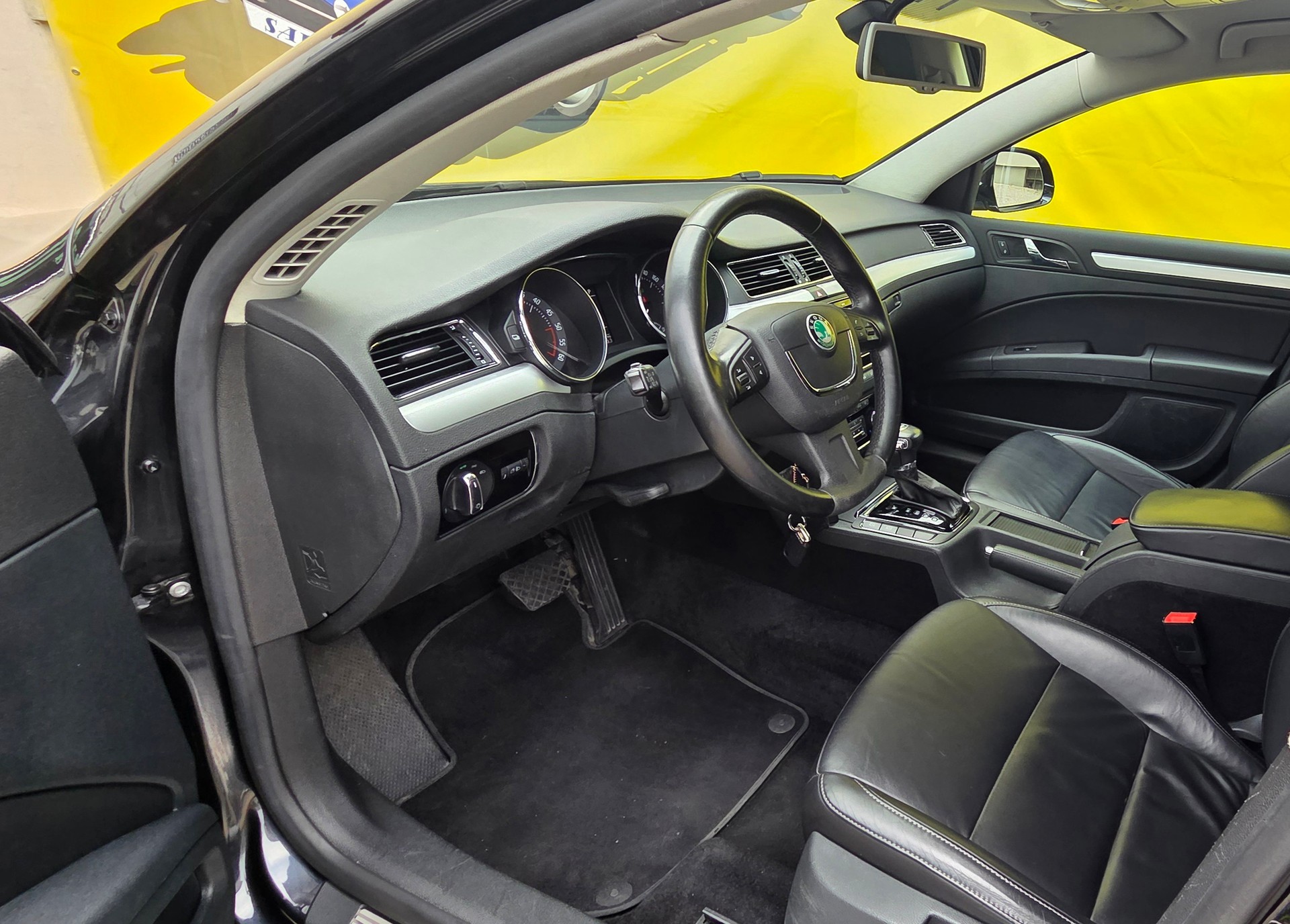 SKODA Superb 2.0 TDi Ambition DSG-image-8