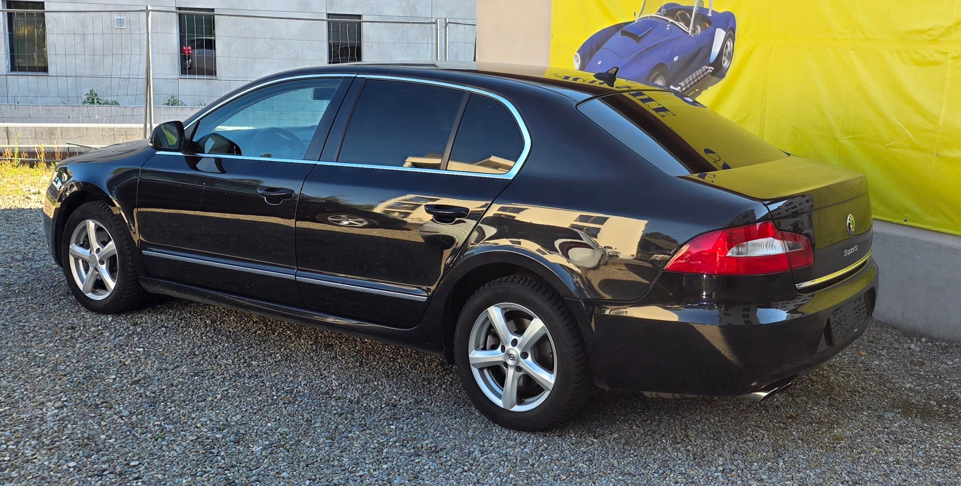 SKODA Superb 2.0 TDi Ambition DSG-image-1