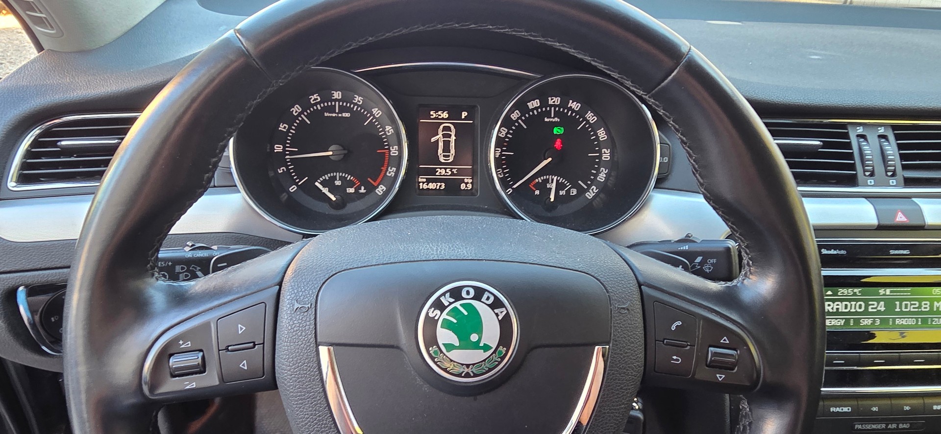 SKODA Superb 2.0 TDi Ambition DSG-image-12