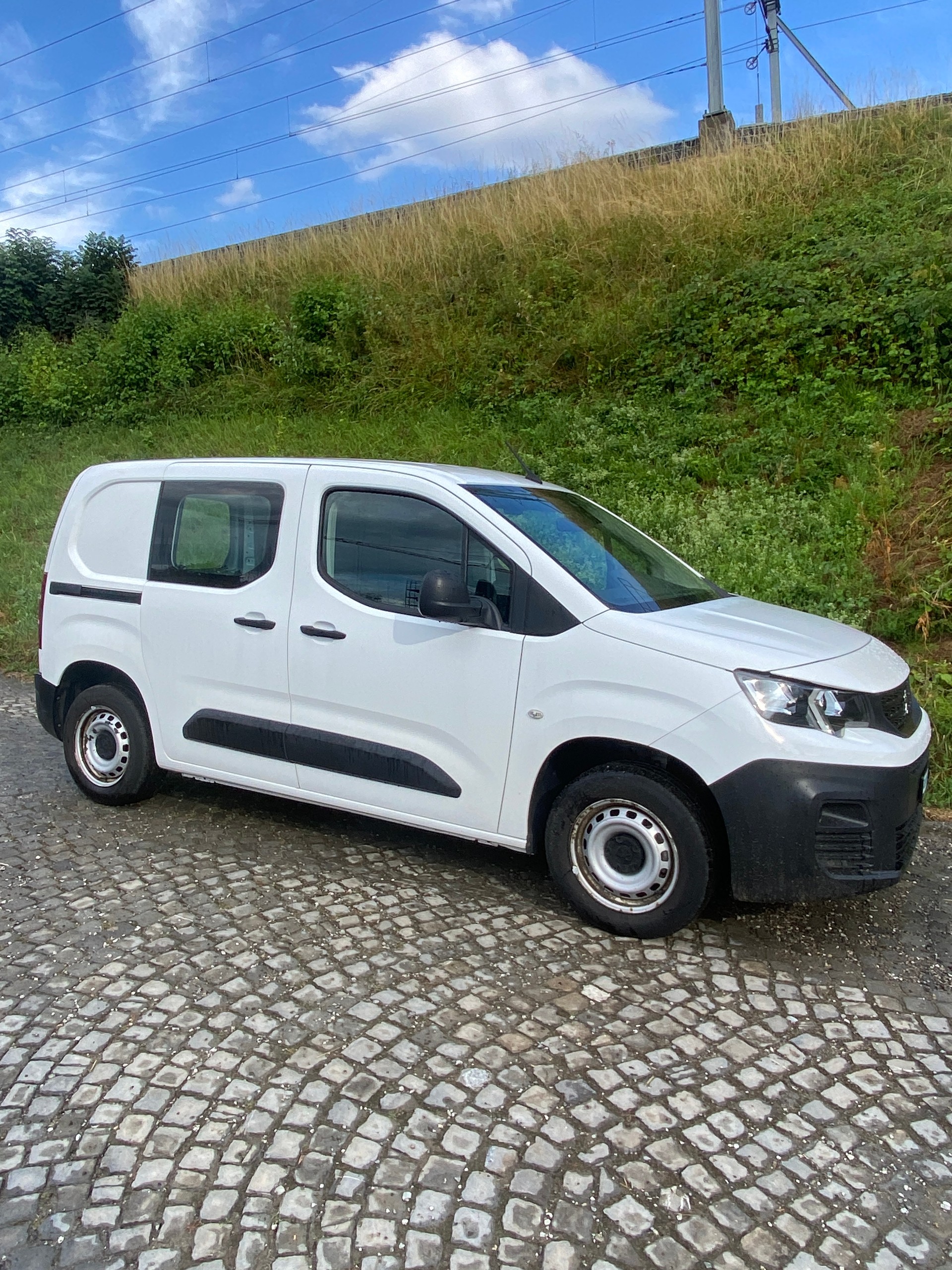 PEUGEOT Partner 1.2 Pure Tech s/s Pro Vertiefte Kabine 3 Places
