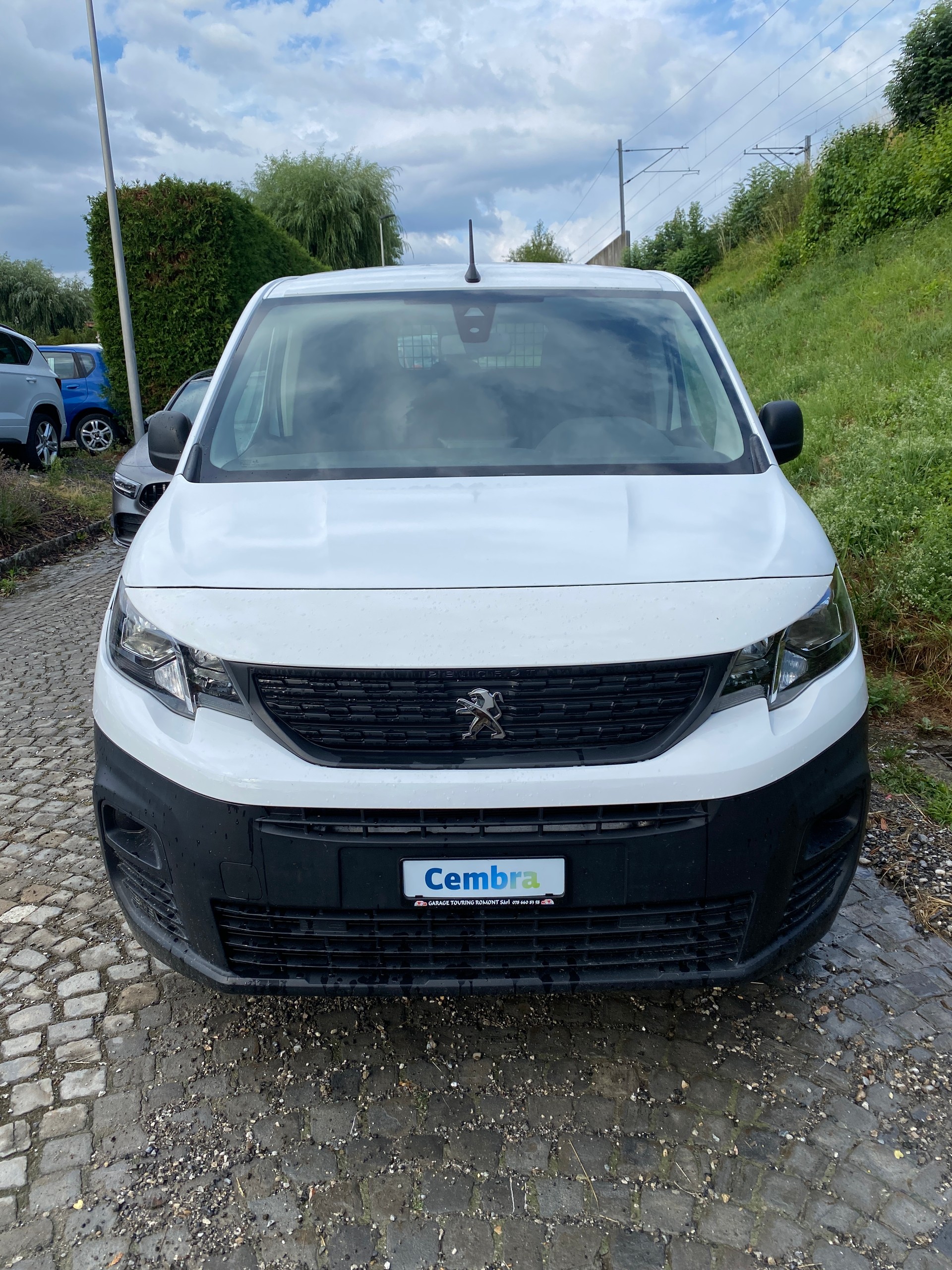 PEUGEOT Partner 1.2 Pure Tech s/s Pro Vertiefte Kabine 3 Places-showroom-element-1
