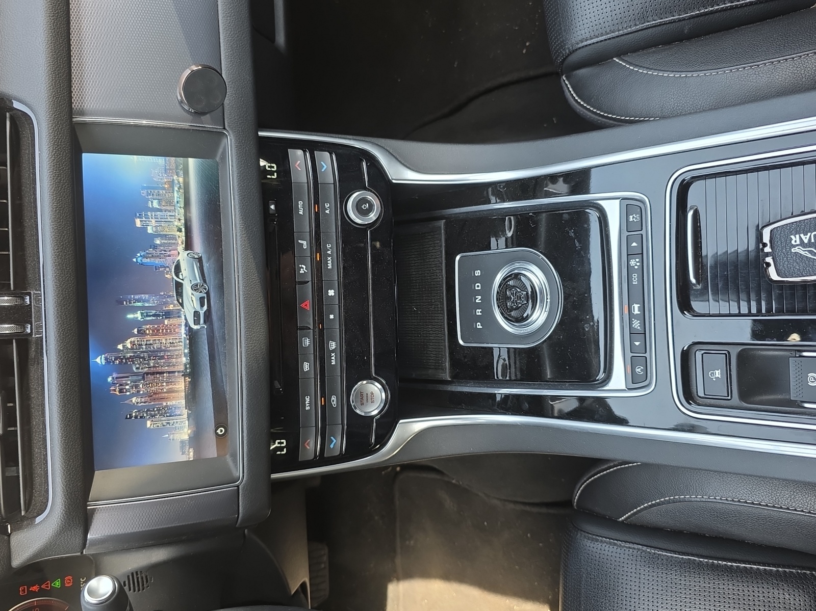 JAGUAR XF 20d Pure AWD Automatic-image-11