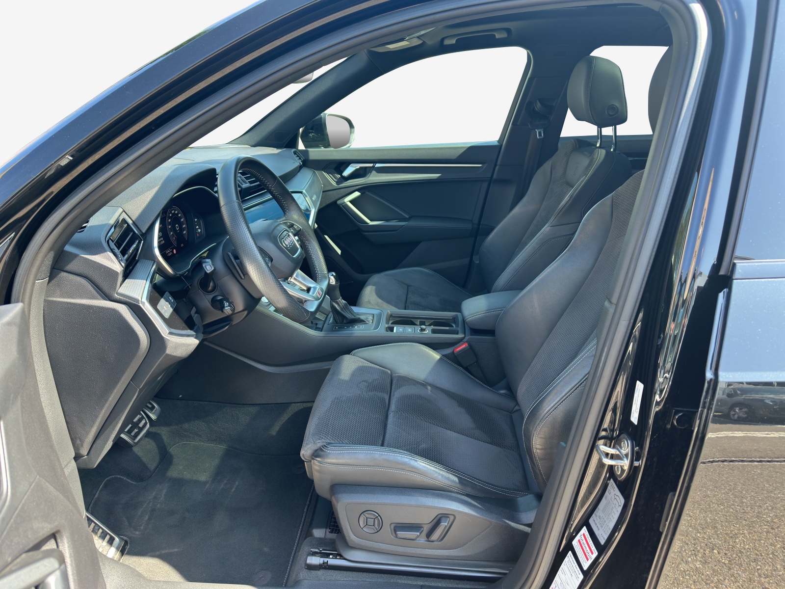 AUDI Q3 45 TFSI S line quattro S-tronic-image-7
