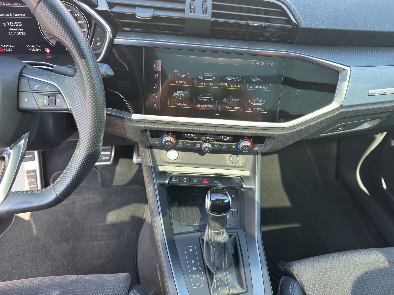 AUDI Q3 45 TFSI S line quattro S-tronic-image-10