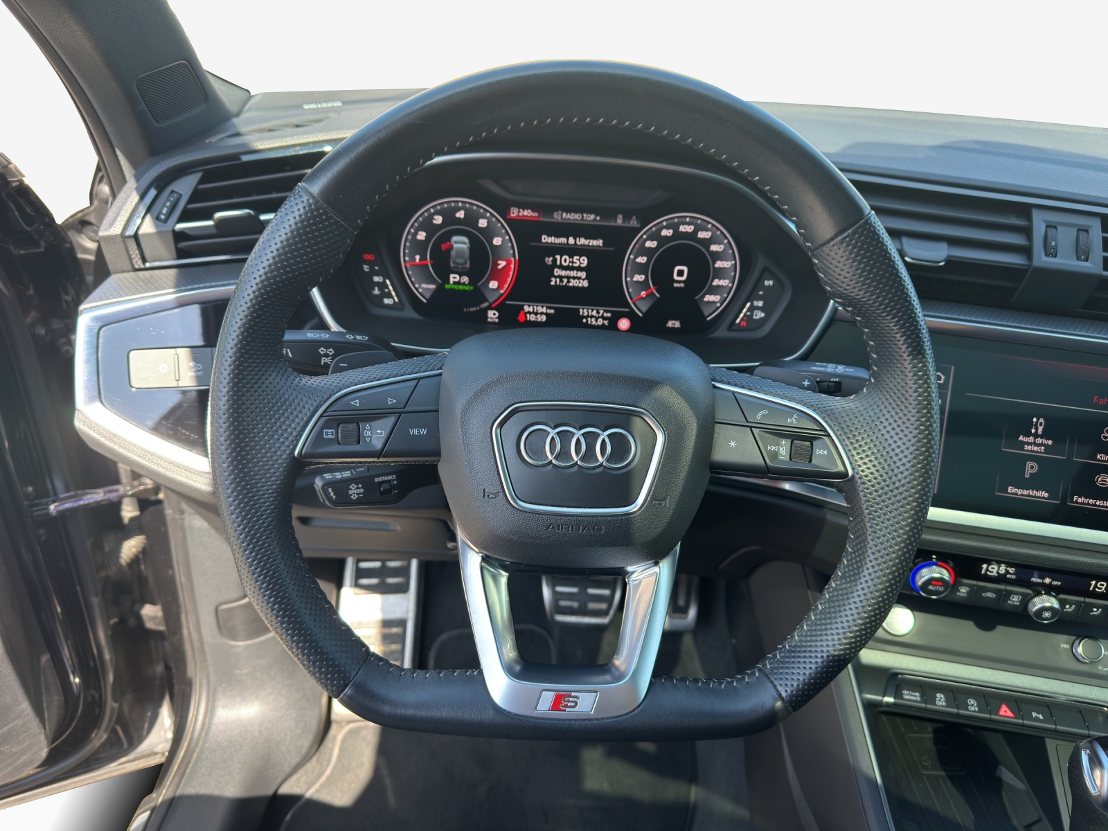 AUDI Q3 45 TFSI S line quattro S-tronic-image-9