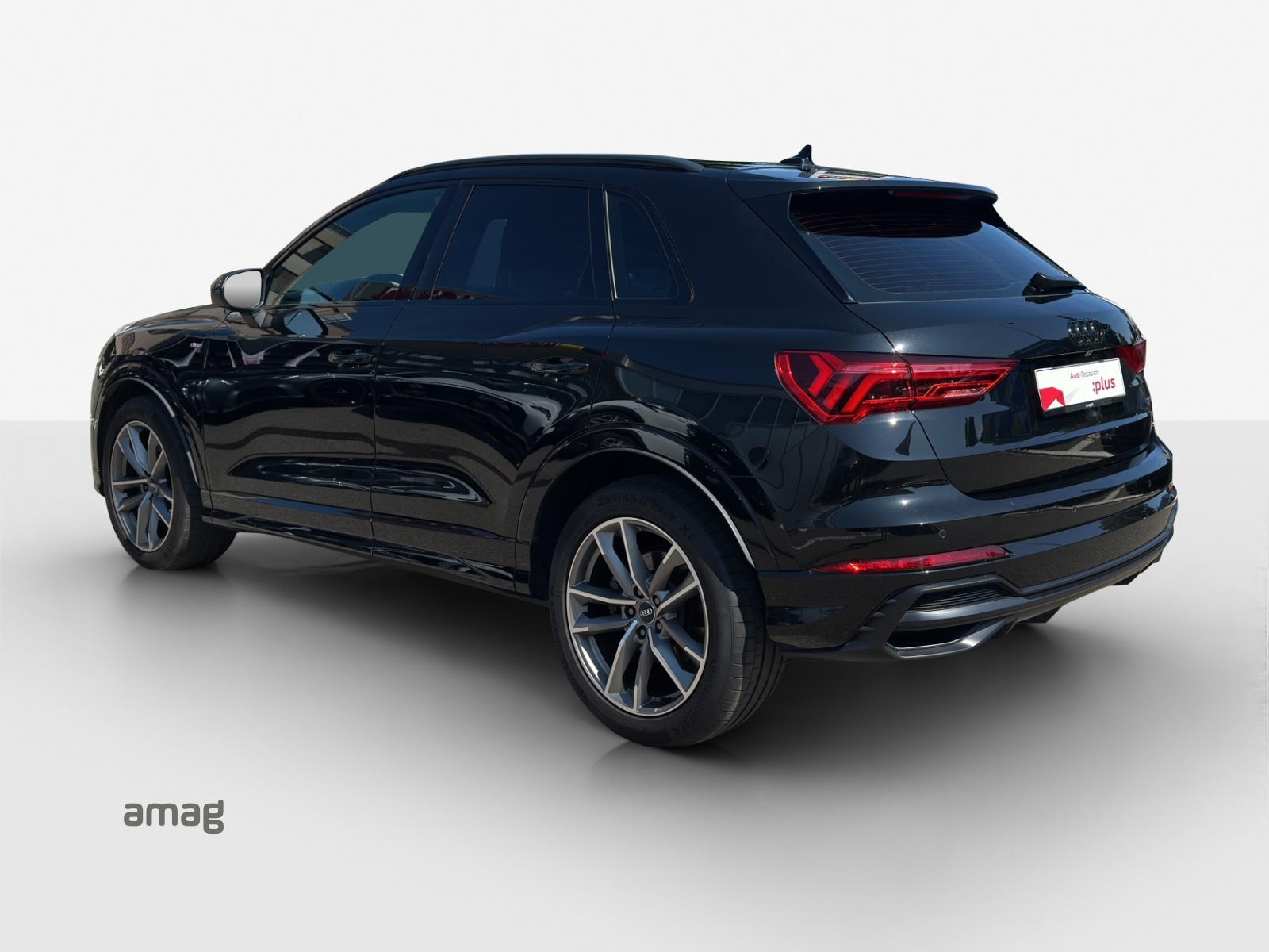 AUDI Q3 45 TFSI S line quattro S-tronic-image-2