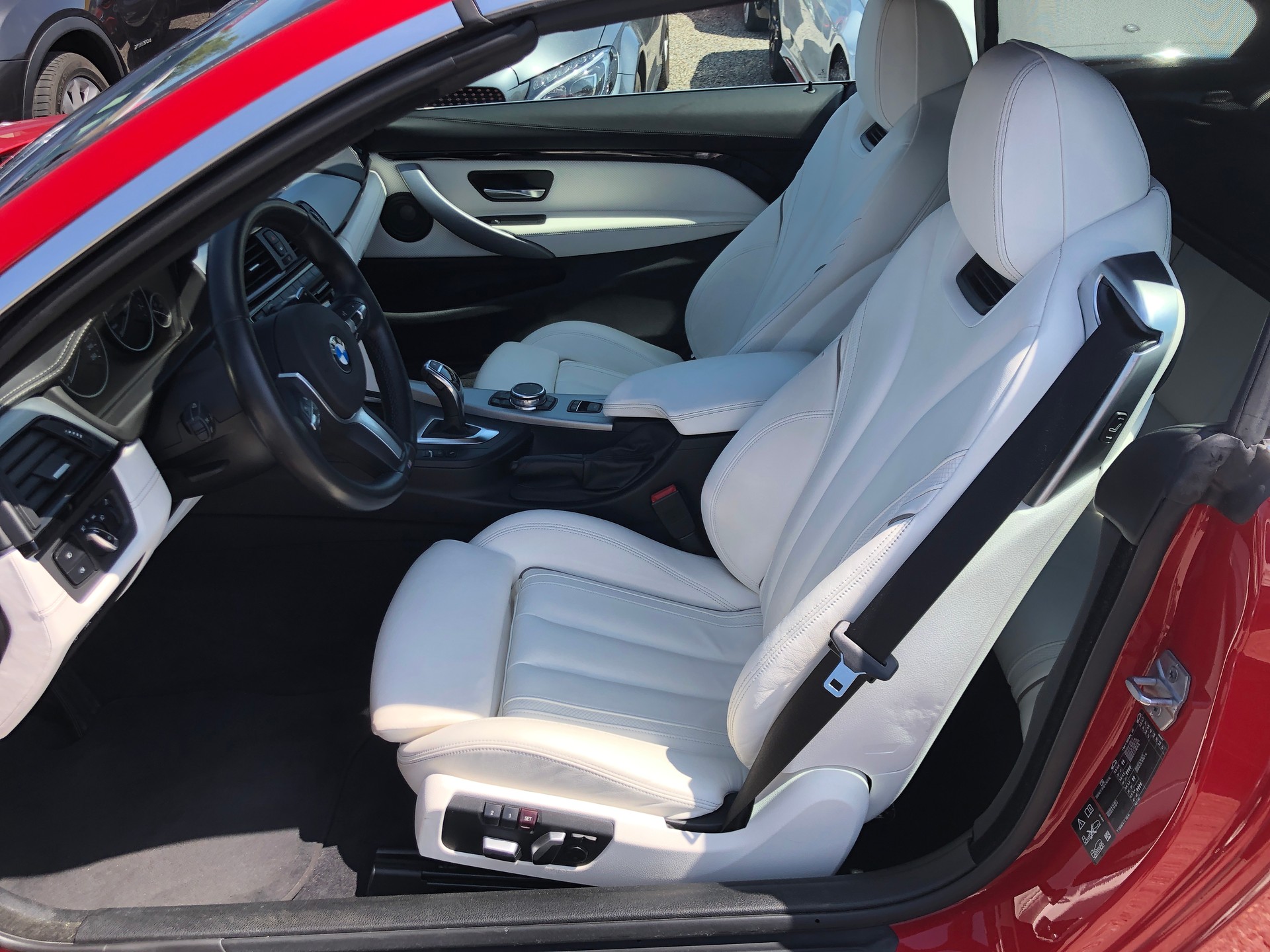 BMW 440i Cabriolet xDrive M Sport Steptronic-image-16