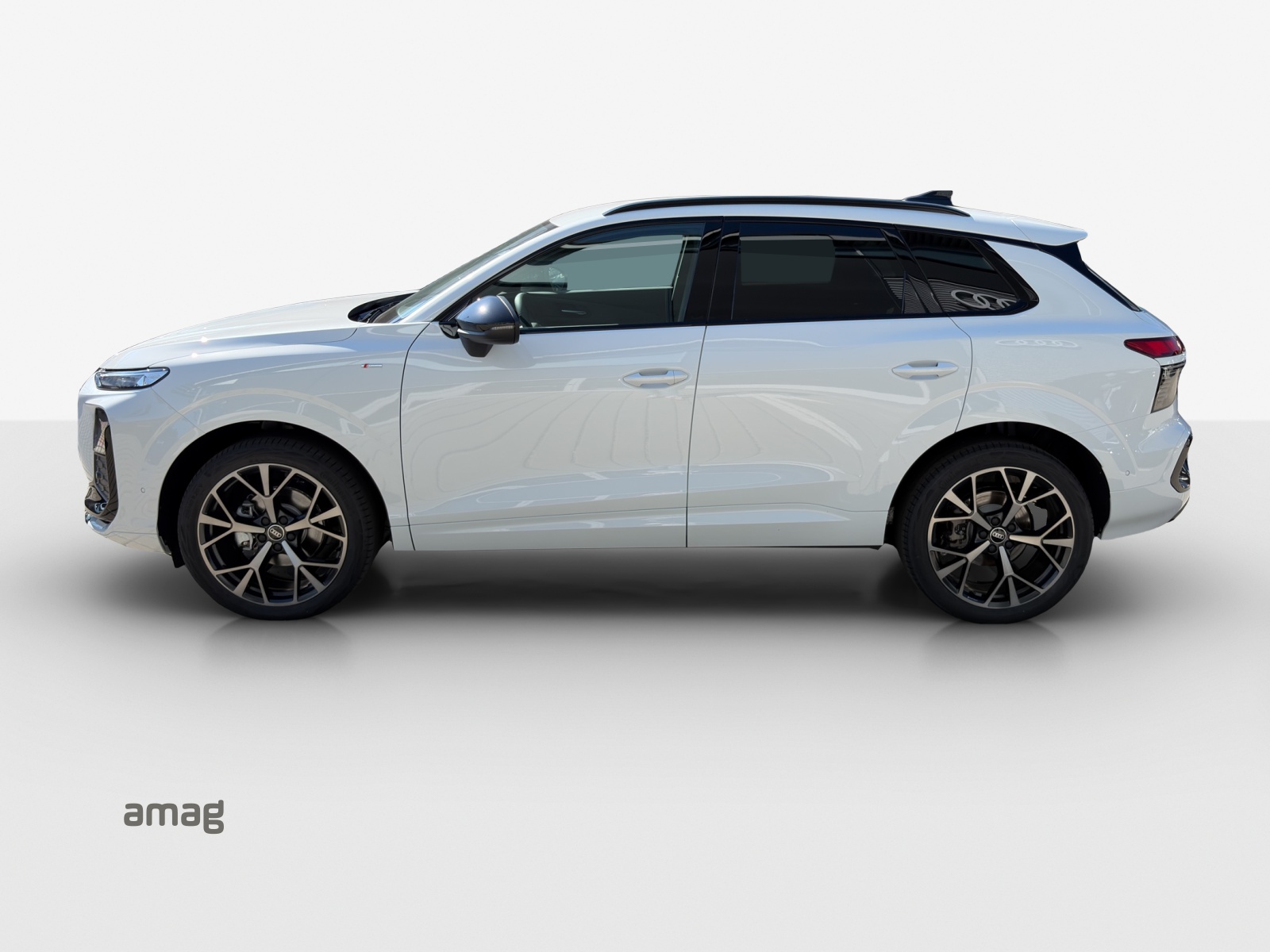 AUDI Q3 SUV 110 kW TFSI S tronic-showroom-element-1