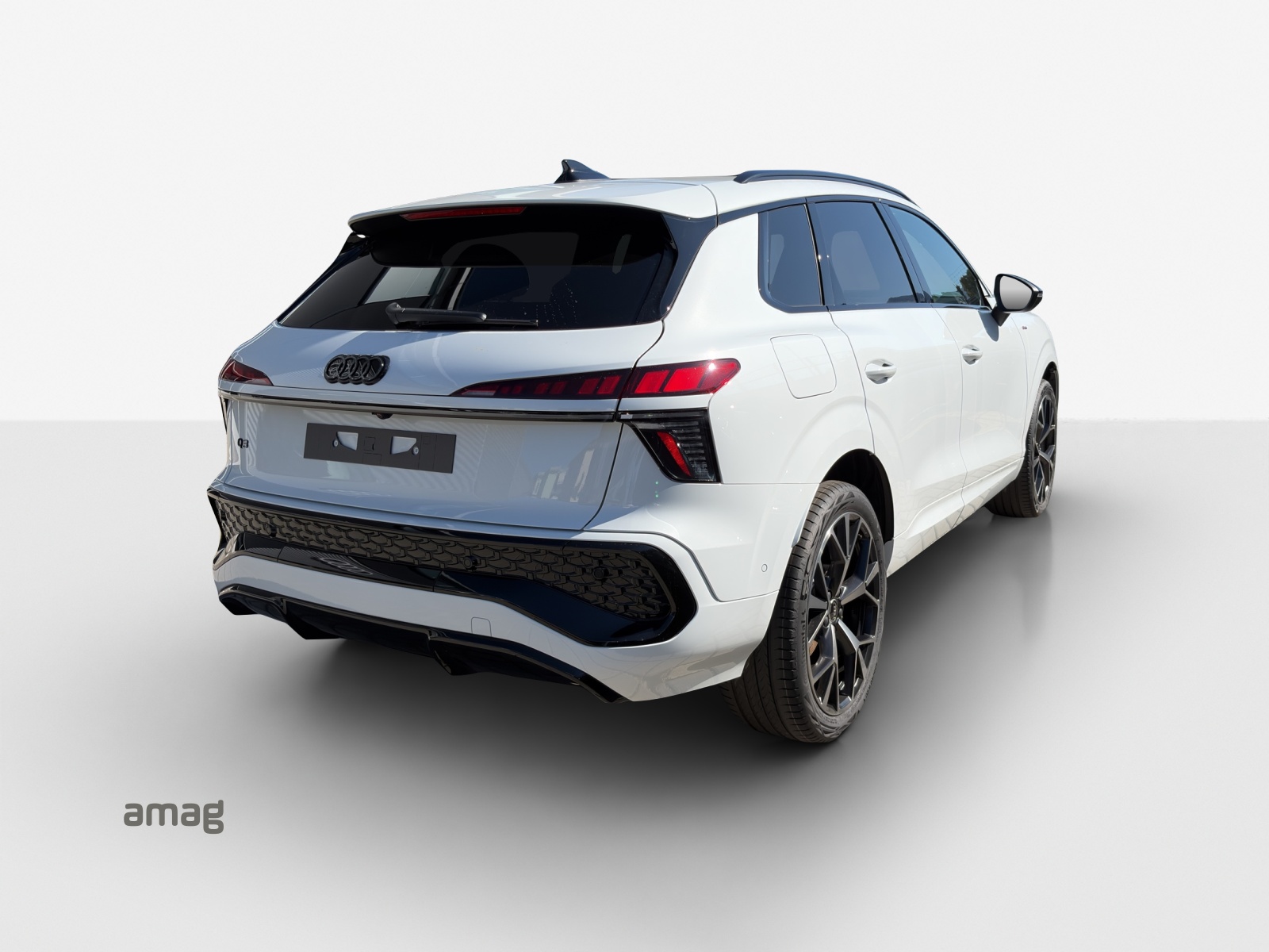 AUDI Q3 SUV 110 kW TFSI S tronic-image-4
