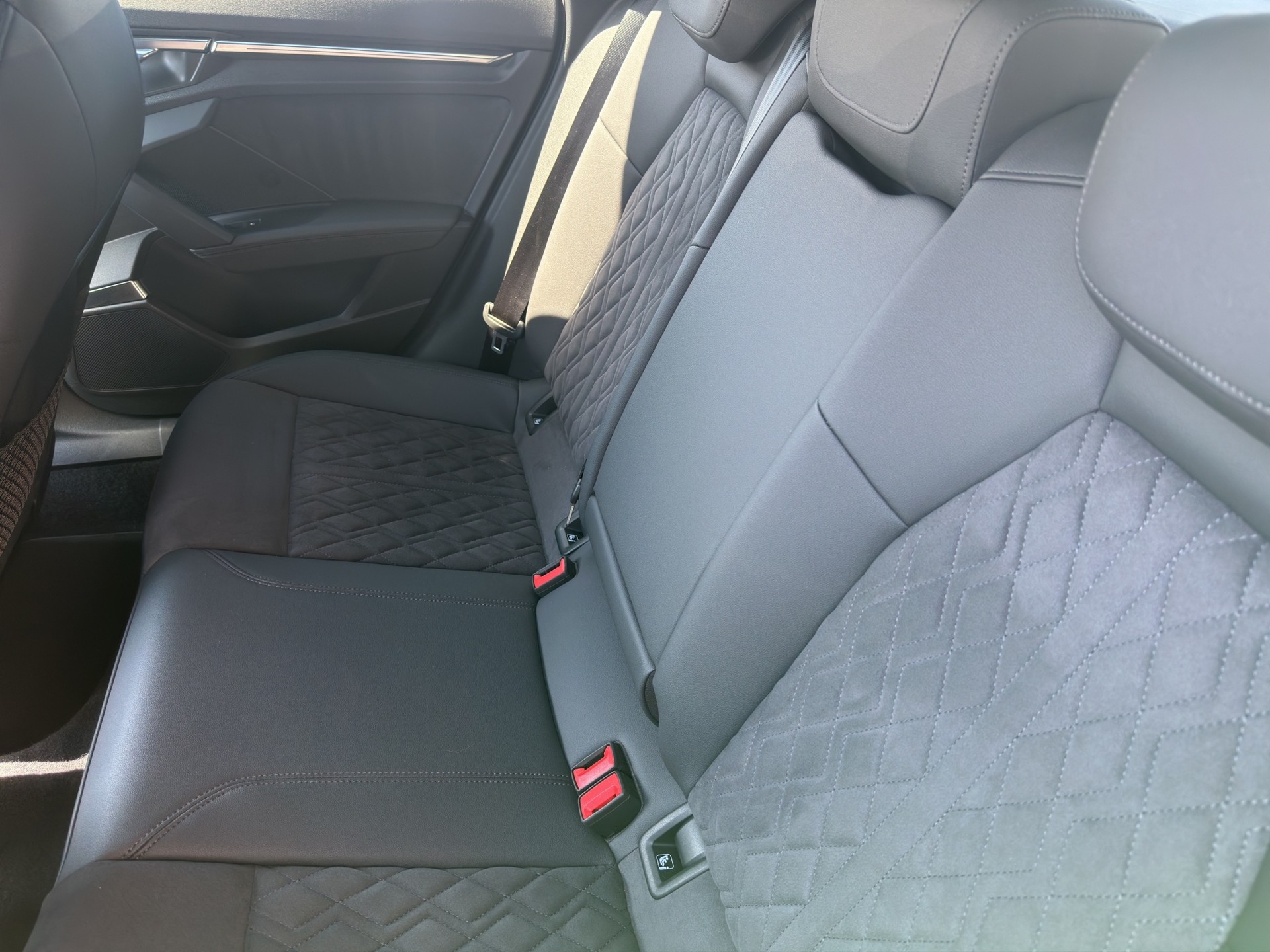 AUDI RS3 Sportback 2.5 TSI quattro S-tronic Black Edition-image-8