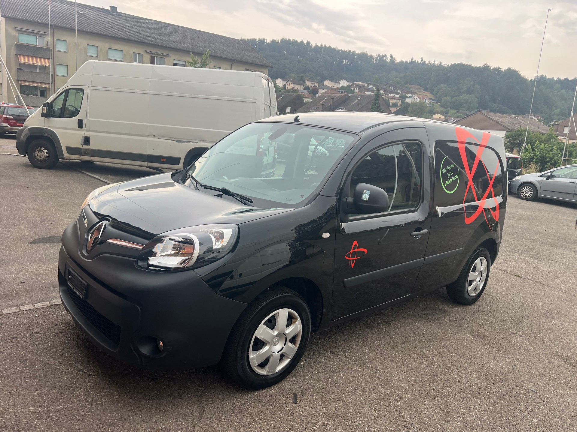 RENAULT Kangoo Z.E. Access-showroom-element-1