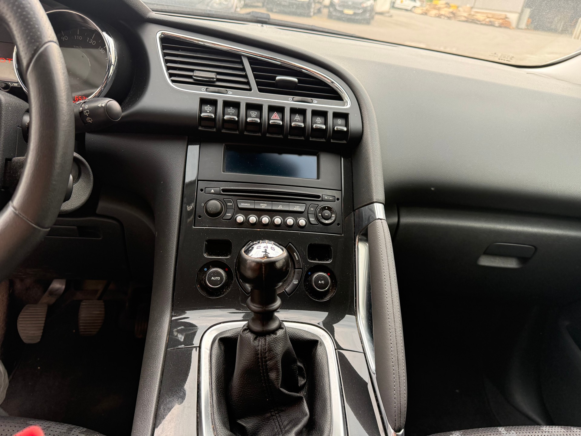 PEUGEOT 3008 1.6 16V T Sport-image-5