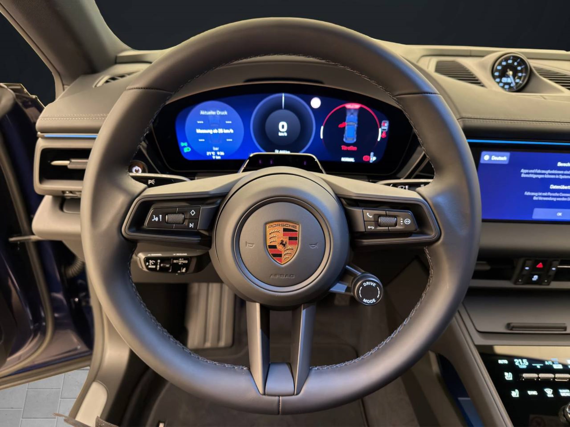 PORSCHE Macan 4-image-12