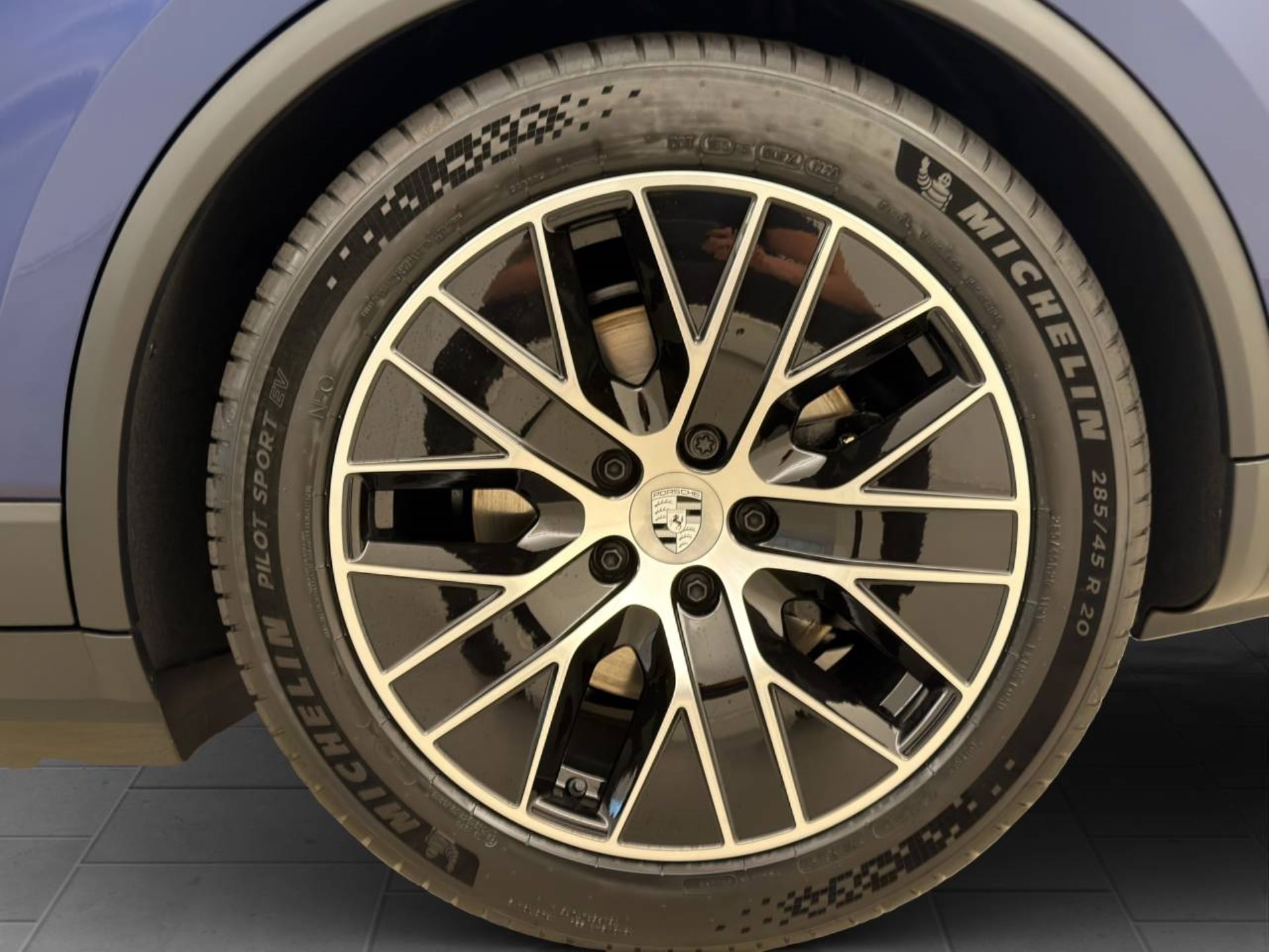 PORSCHE Macan 4-image-11