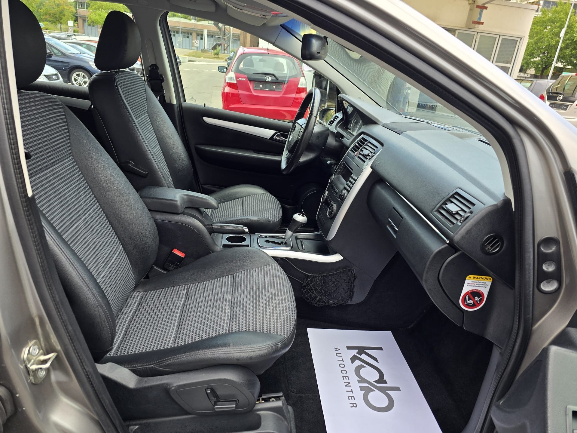MERCEDES-BENZ B 200 T-image-12