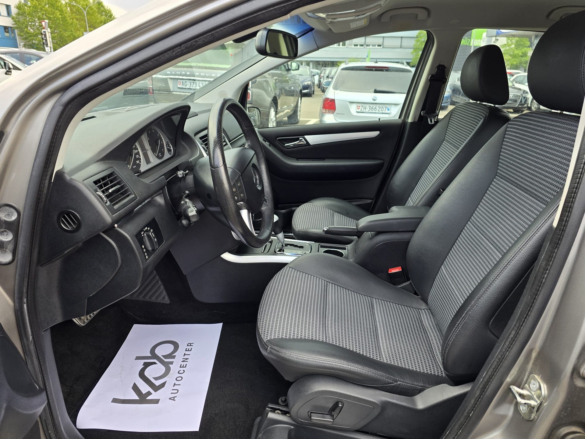 MERCEDES-BENZ B 200 T-image-11