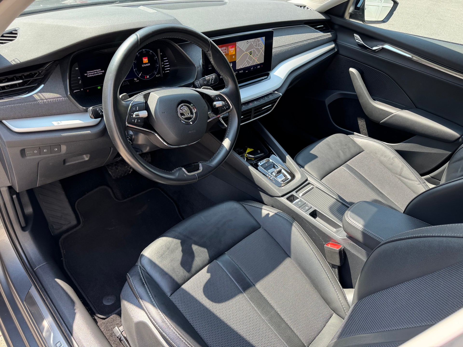 SKODA Octavia Combi 2.0 TDI DSG Style 4x4-image-8