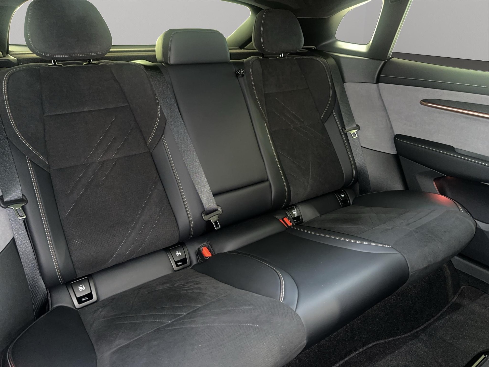 ZEEKR 001 Performance AWD-image-8
