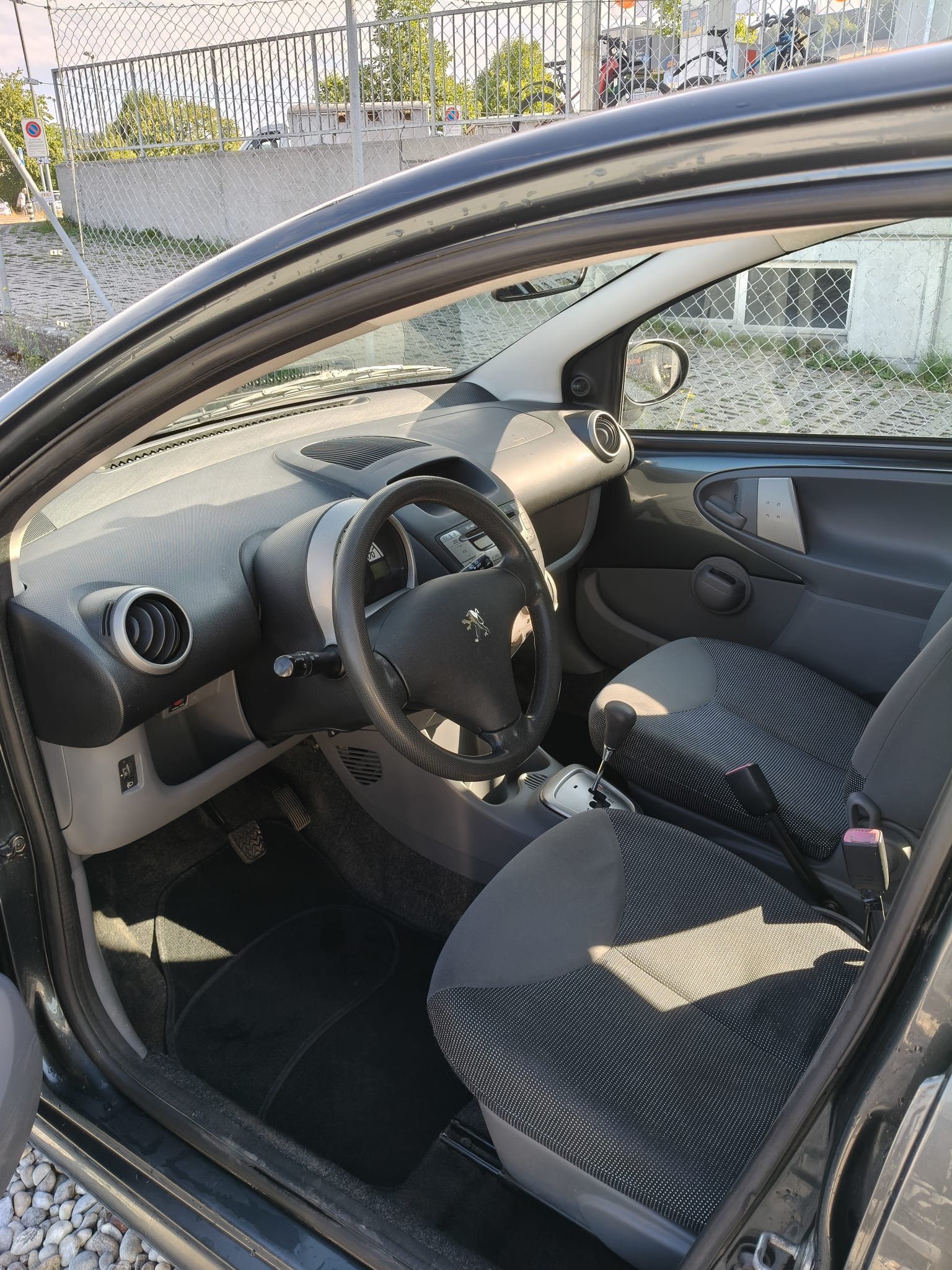PEUGEOT 107 1.0 Trendy-image-7