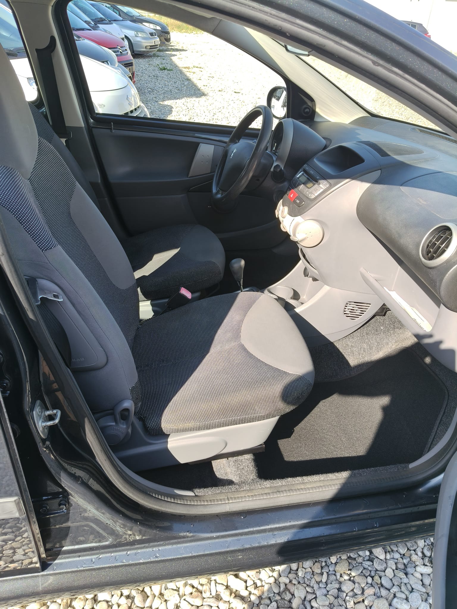 PEUGEOT 107 1.0 Trendy-image-8