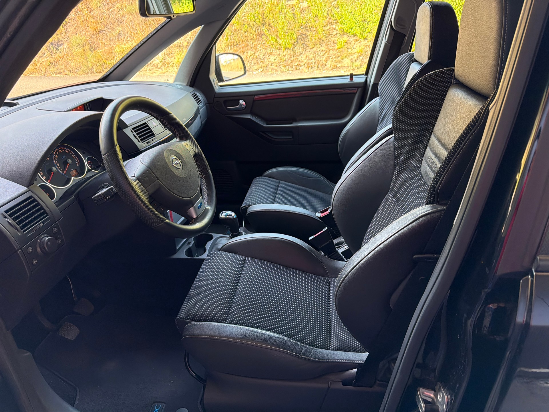 OPEL Meriva 1.6i 16V Turbo OPC-image-10