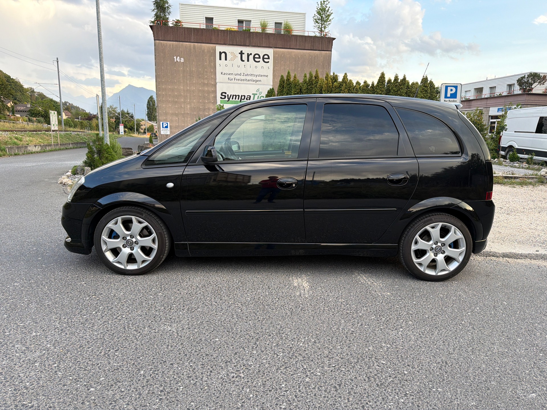 OPEL Meriva 1.6i 16V Turbo OPC-image-1