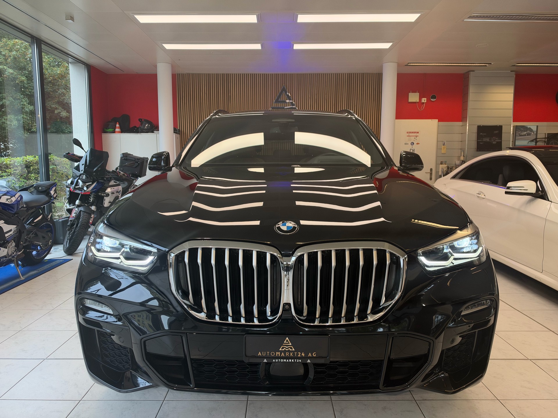 BMW X5 30d xDrive ''M-Sport'' ''BMW Individual'' SAG-showroom-element-1