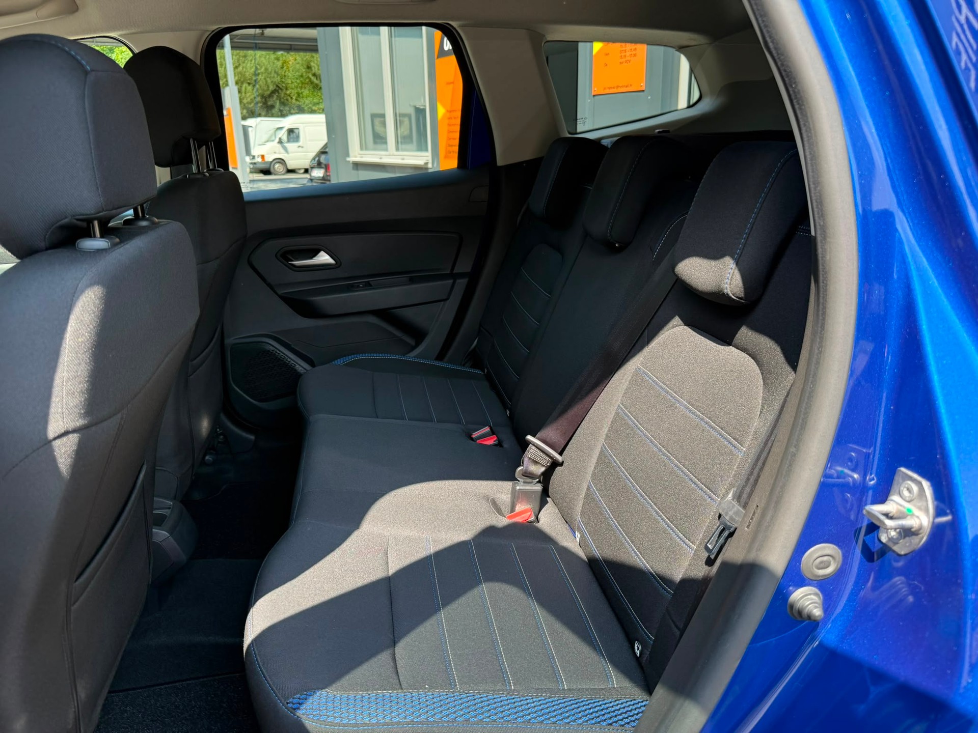 DACIA Duster TCe 150 Celebration 4x4-image-9
