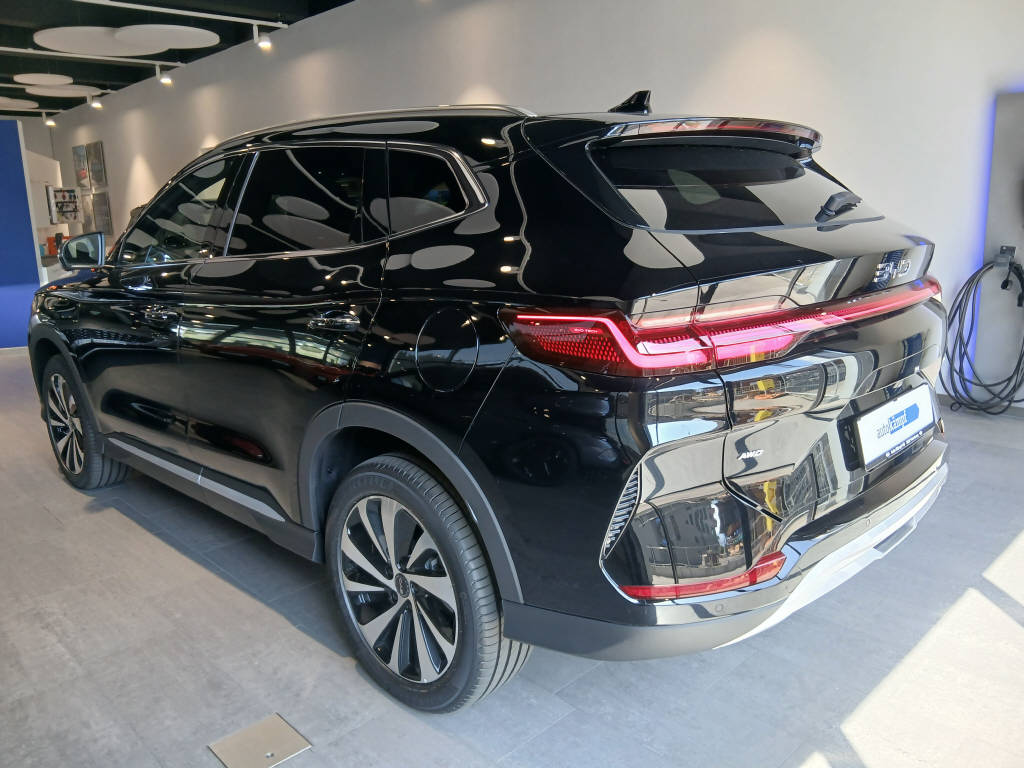 BYD Seal U DM-i Design AWD-showroom-element-3