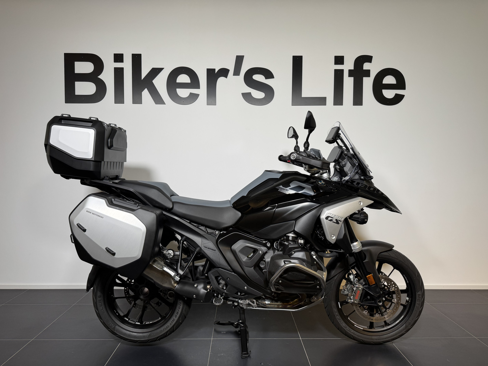 BMW R 1300 GS Triple Black mit Enduroschmiederäder