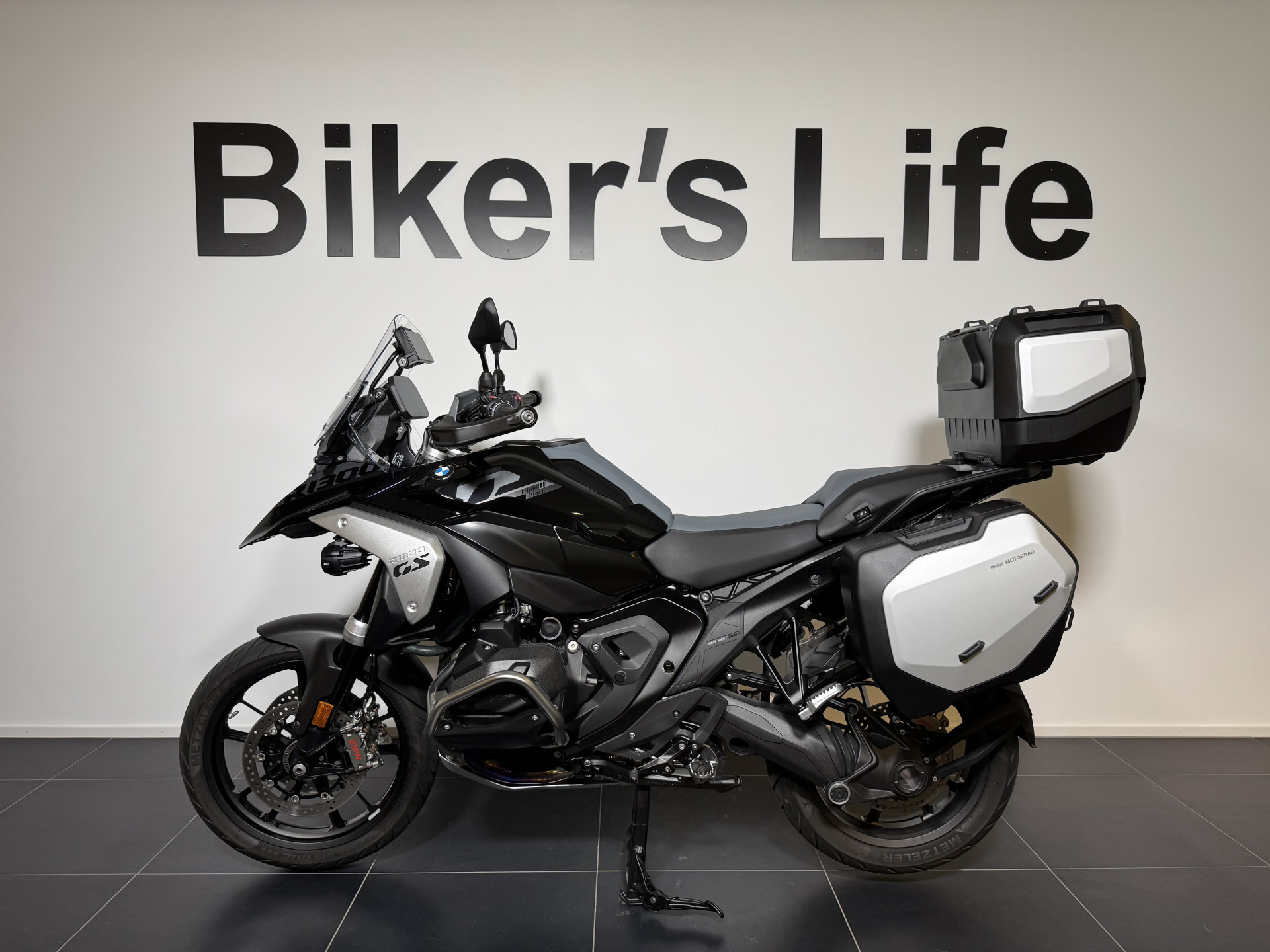 BMW R 1300 GS Triple Black mit Enduroschmiederäder-showroom-element-1