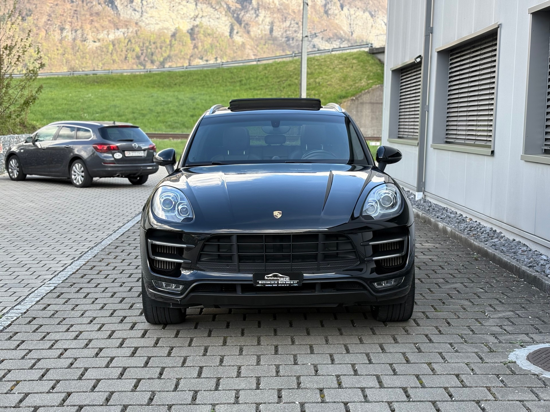 PORSCHE Macan Turbo PDK-image-2