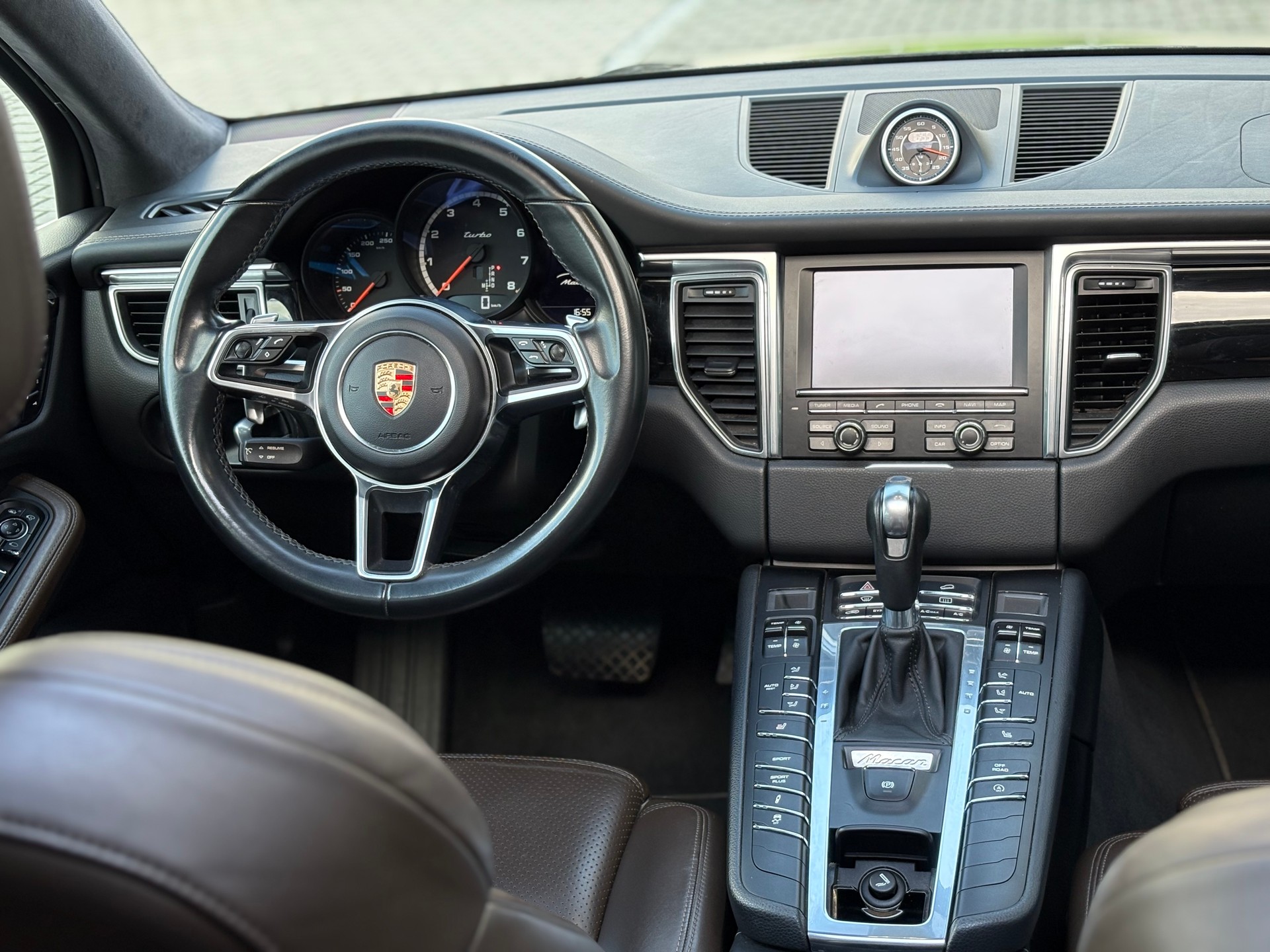 PORSCHE Macan Turbo PDK-image-11